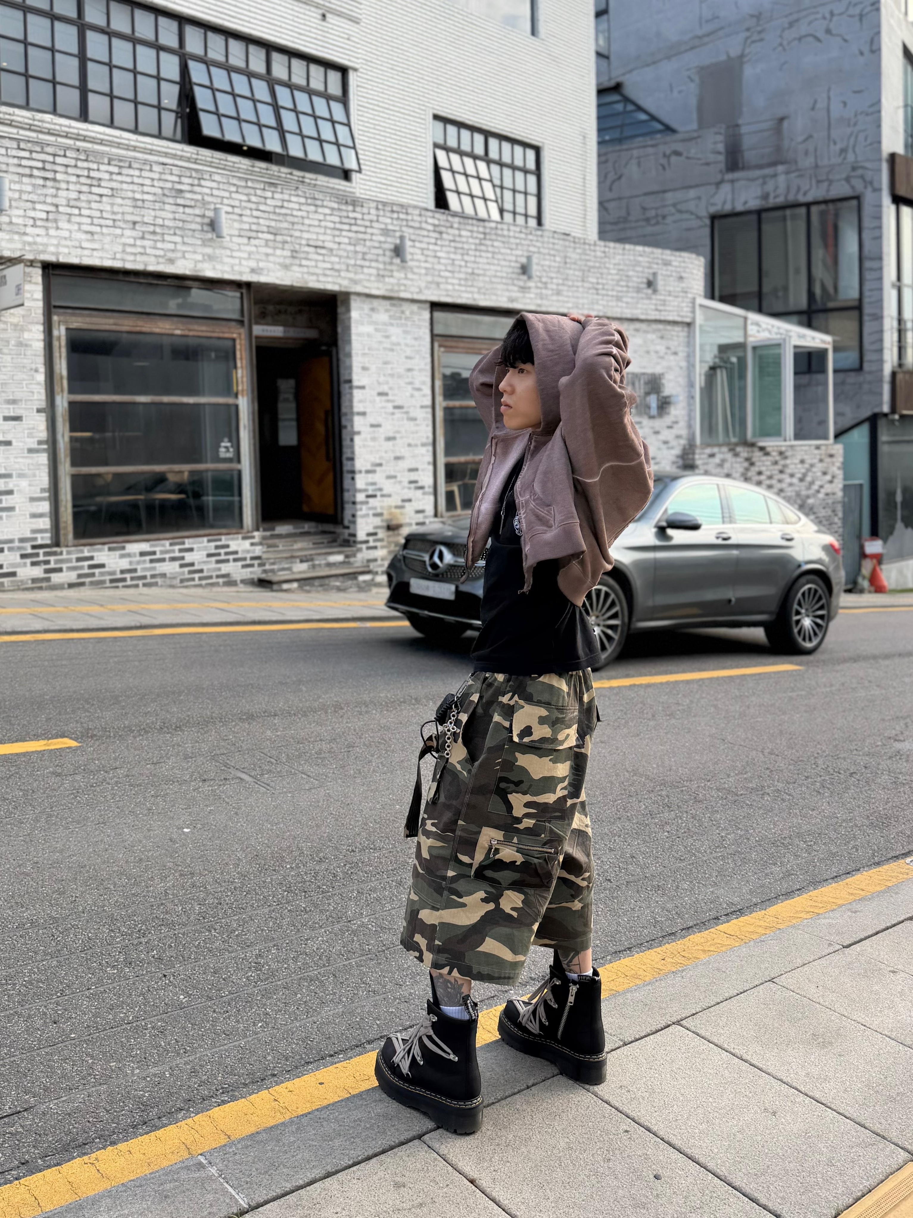 Dr. Martens x Rick Owens 1460 Quad Sole Mega Lace Boots Black 착용 스타일 - 4