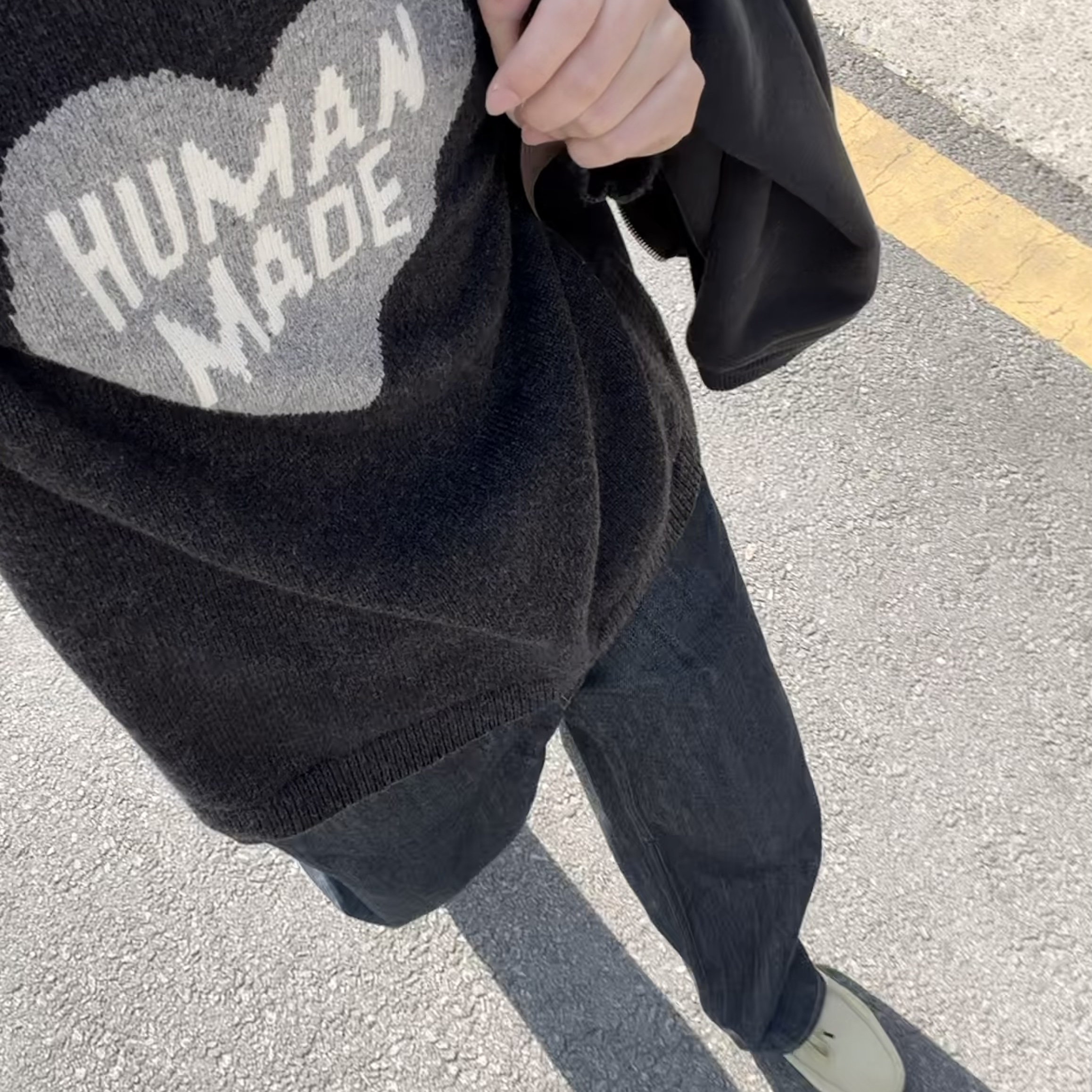 Human Made Heart Knit Sweater Black, Clarks Wallabee Maple Suede 착용 스타일