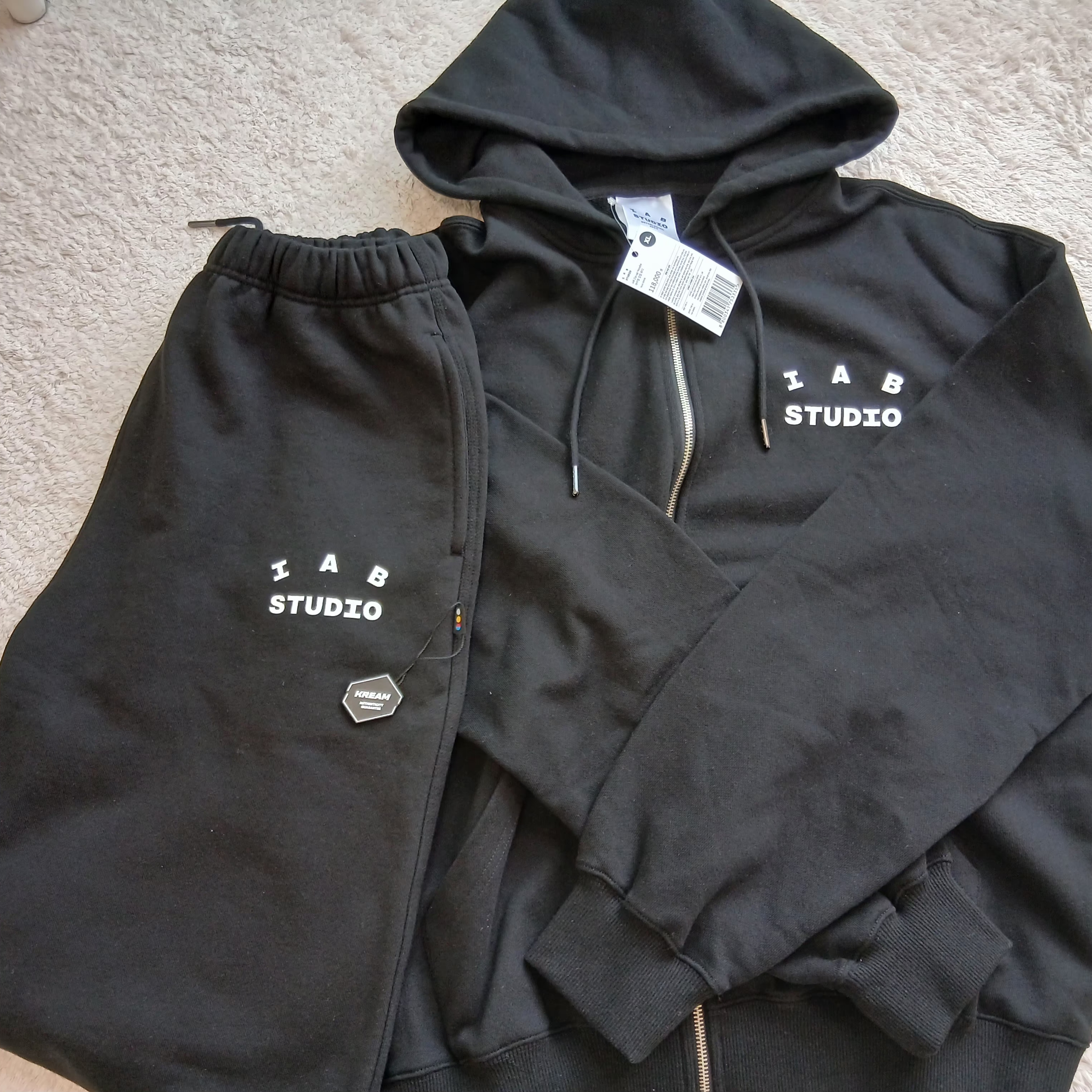 IAB Studio Zip-Up Hoodie Black - 26SS, IAB Studio IAB Sweatpants Black 착용 스타일 - 5