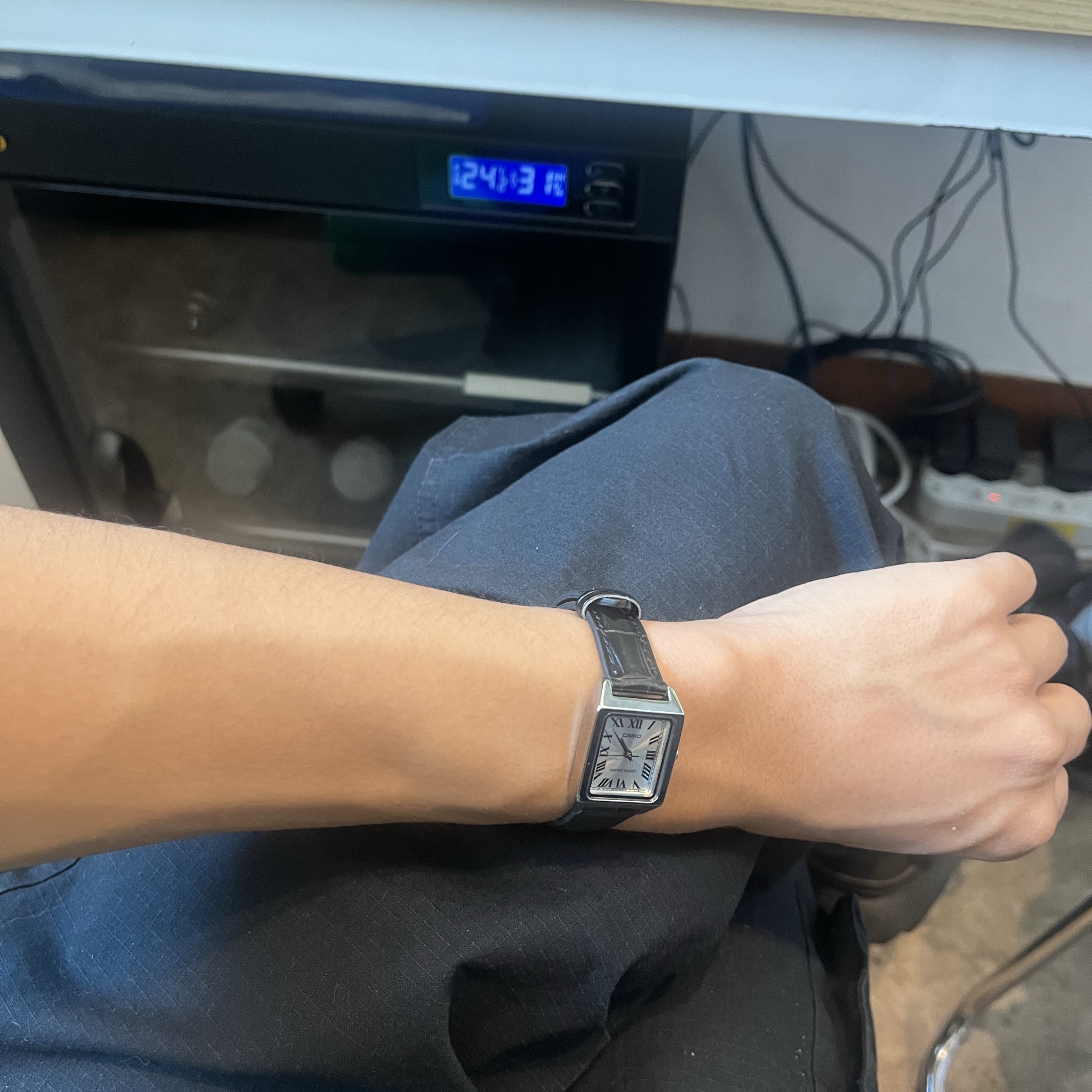 Casio LTP-V007L-7B1 착용 스타일