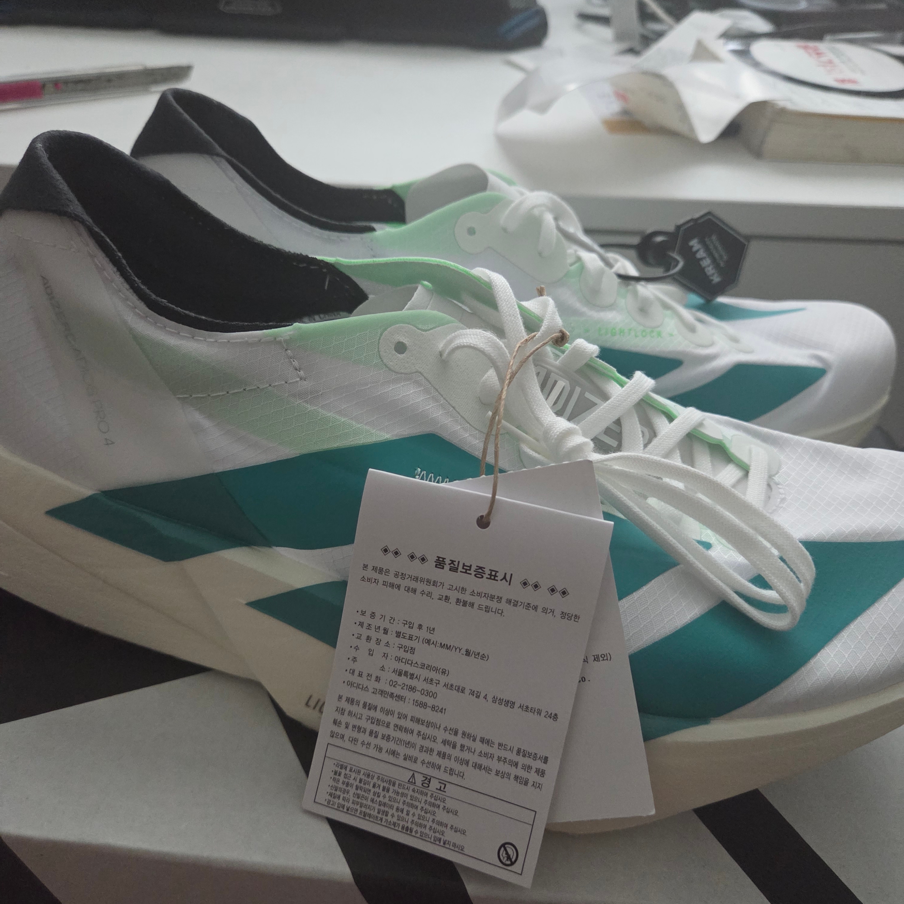 Adidas Adizero Adios Pro 4 Cloud White Pure Teal 착용 스타일 - 2