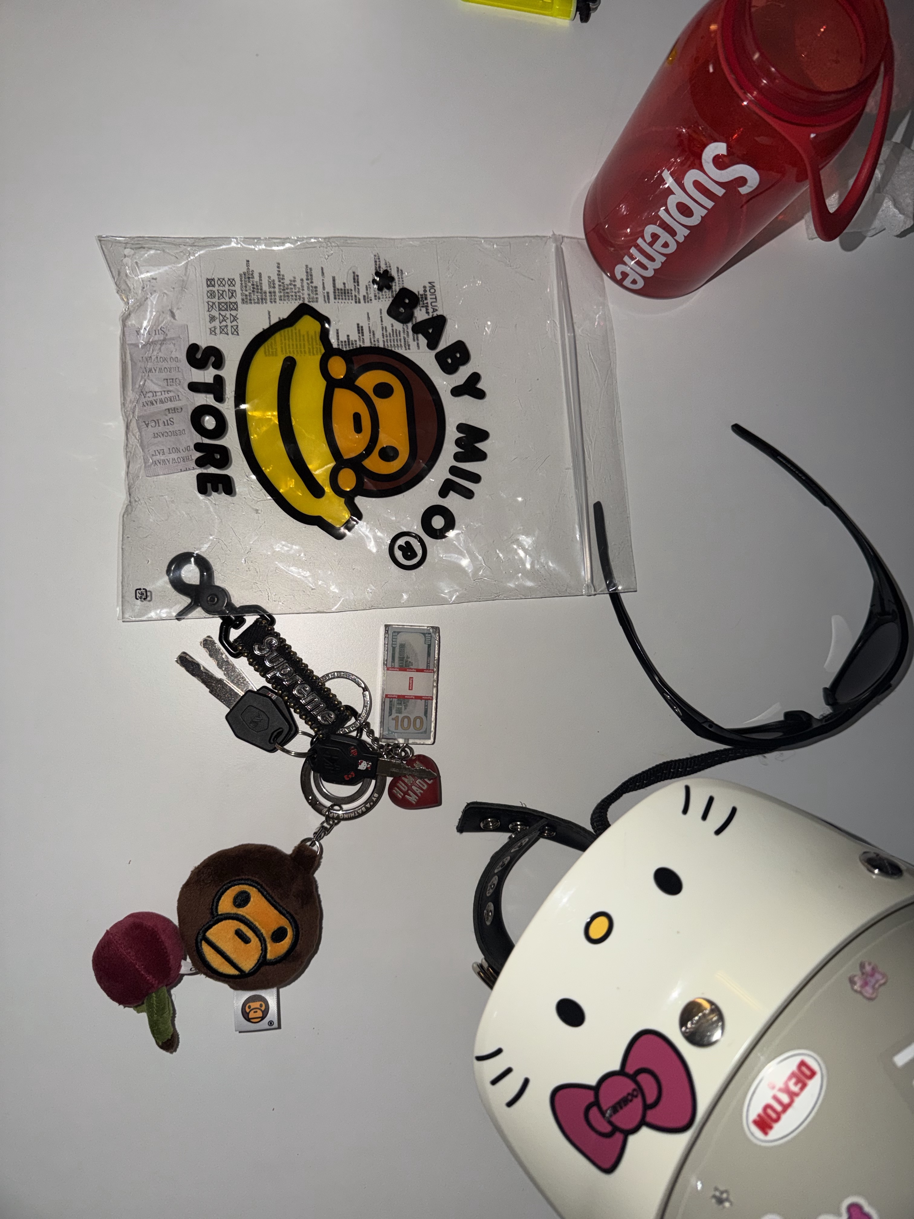BAPE Baby Milo Cherry Plush Doll Tape Measure Keychain Brown 착용 스타일