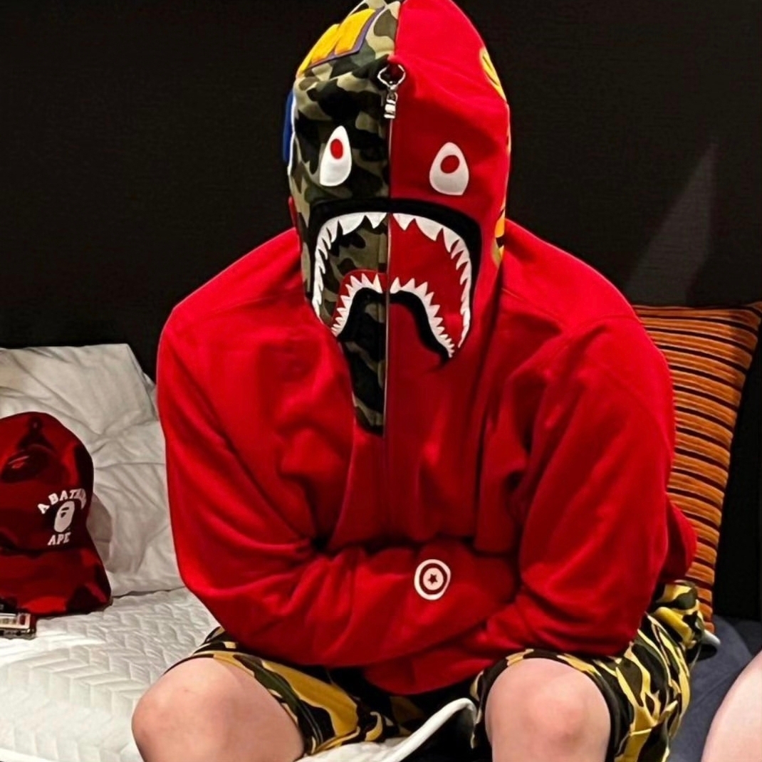 BAPE 1st Shark Full Zip Hoodie Red, BAPE Color Camo Ape Head One Point Panel Cap Red 착용 스타일