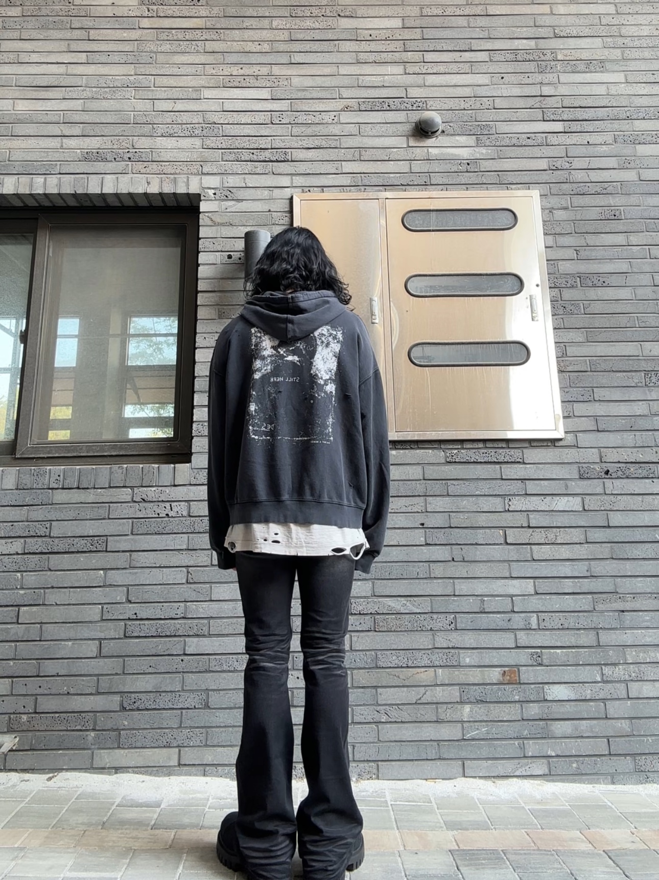 Undermycar Mu.114 Original Logo Washed Slim Flare Jeans Washed Black, Balenciaga Combat Strike 20mm Boots Black 착용 스타일 - 2