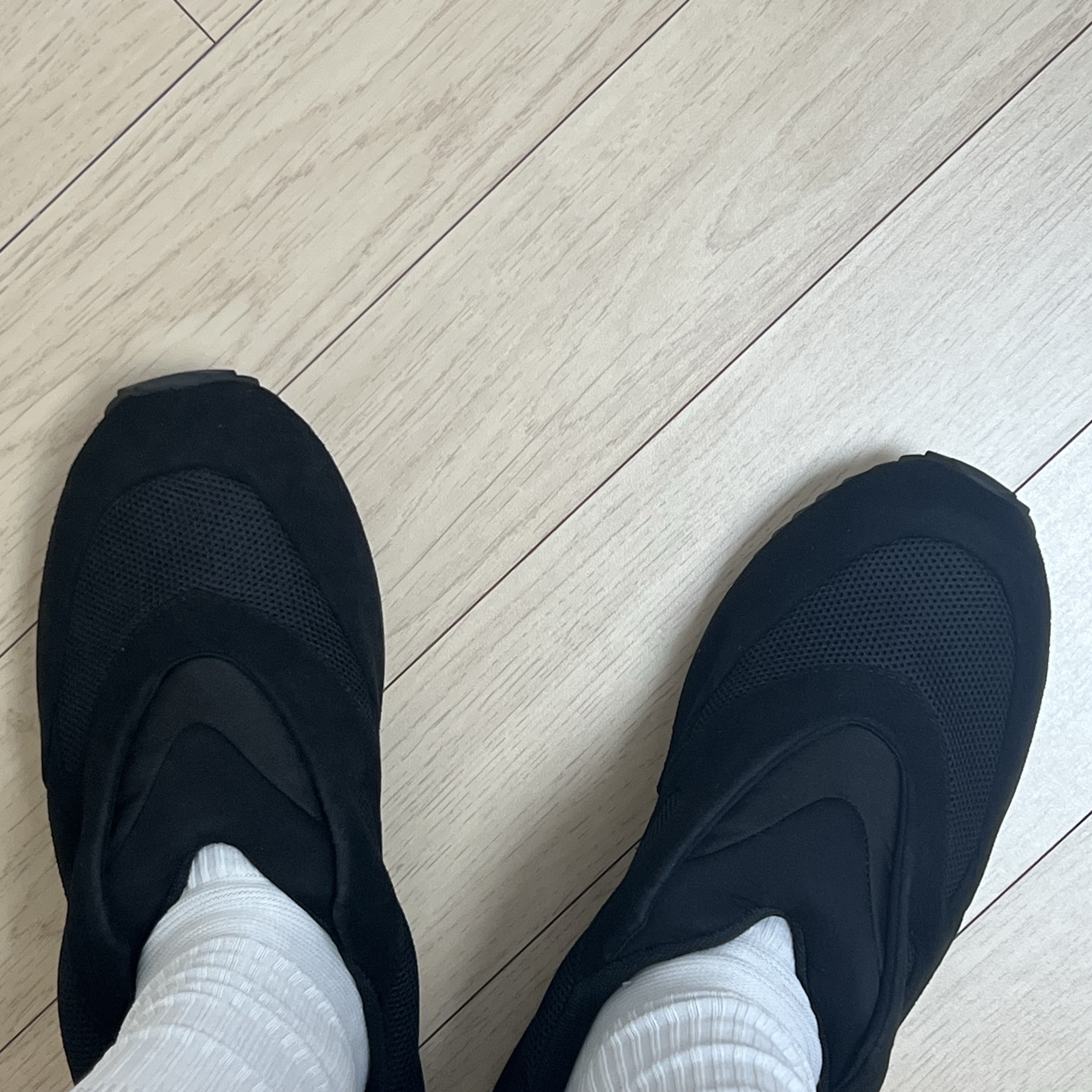 Yeezy BL-01 Black 착용 스타일