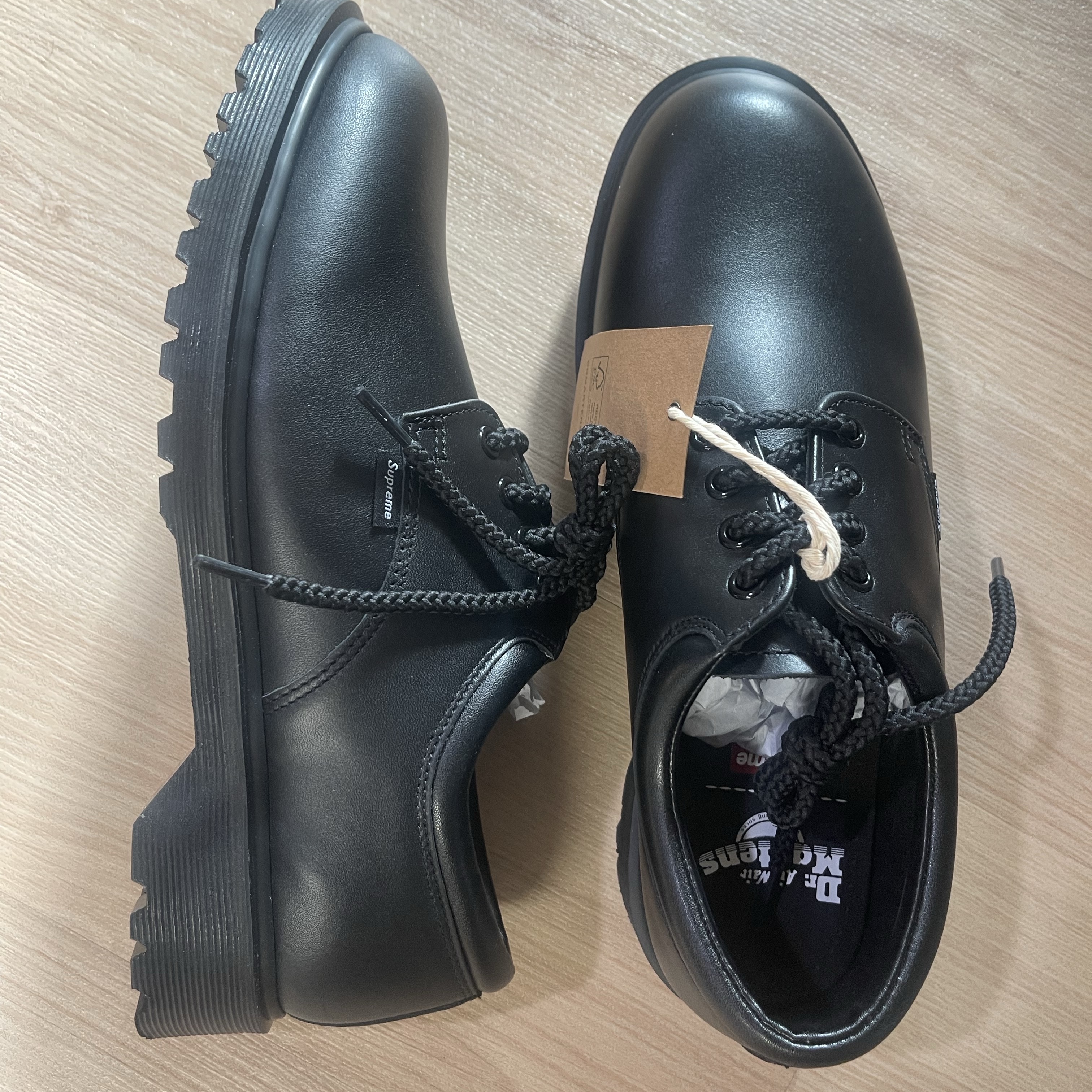 Dr. Martens x Supreme Postal Supreme 4-Eye Shoe Black - 26SS, Dr. Martens 1461 Silver Arcadia Multi 착용 스타일 - 2