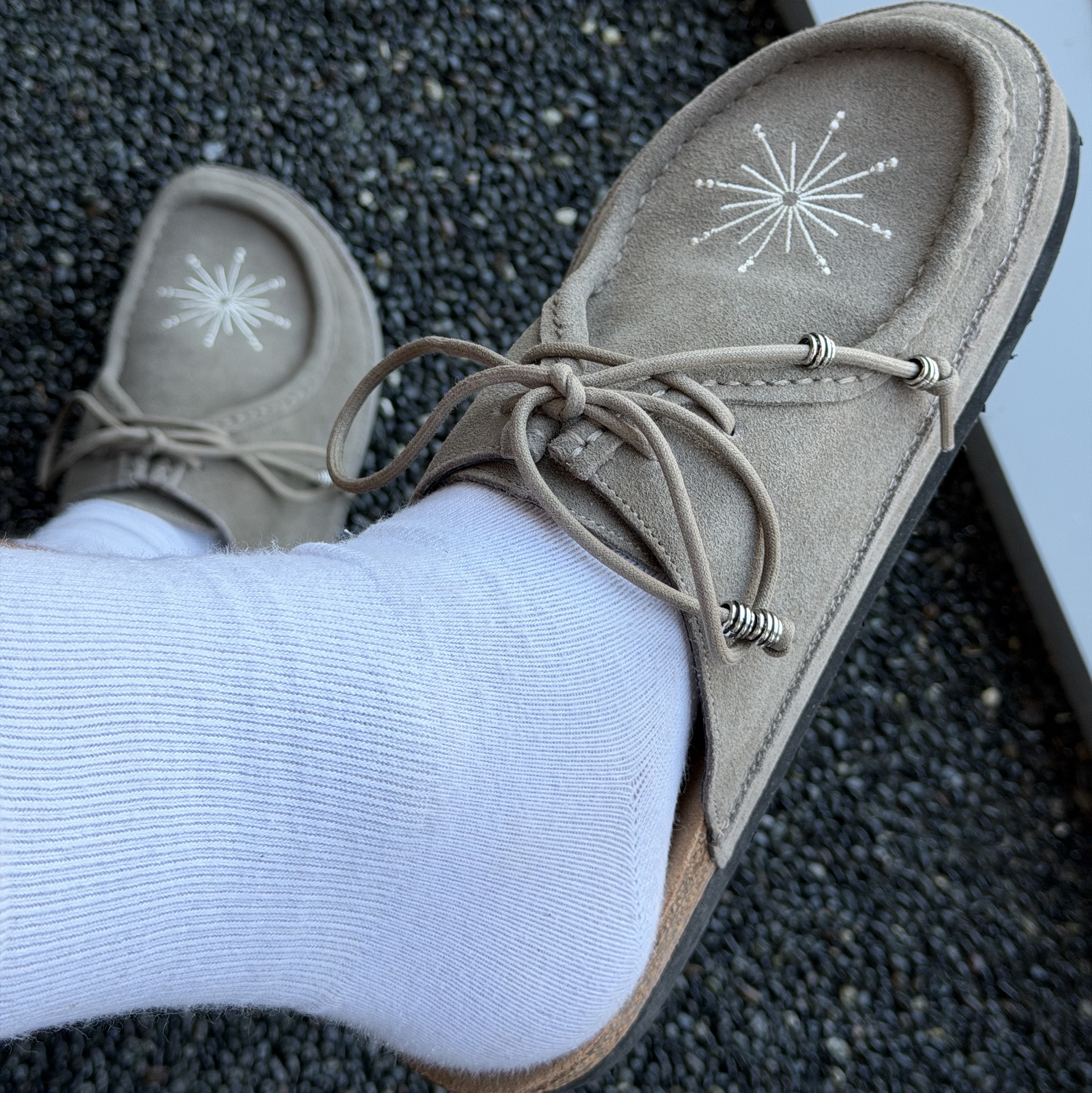 Millo Archive X Negative Three Crescendo Desert Mule Beige 착용 스타일 - 3