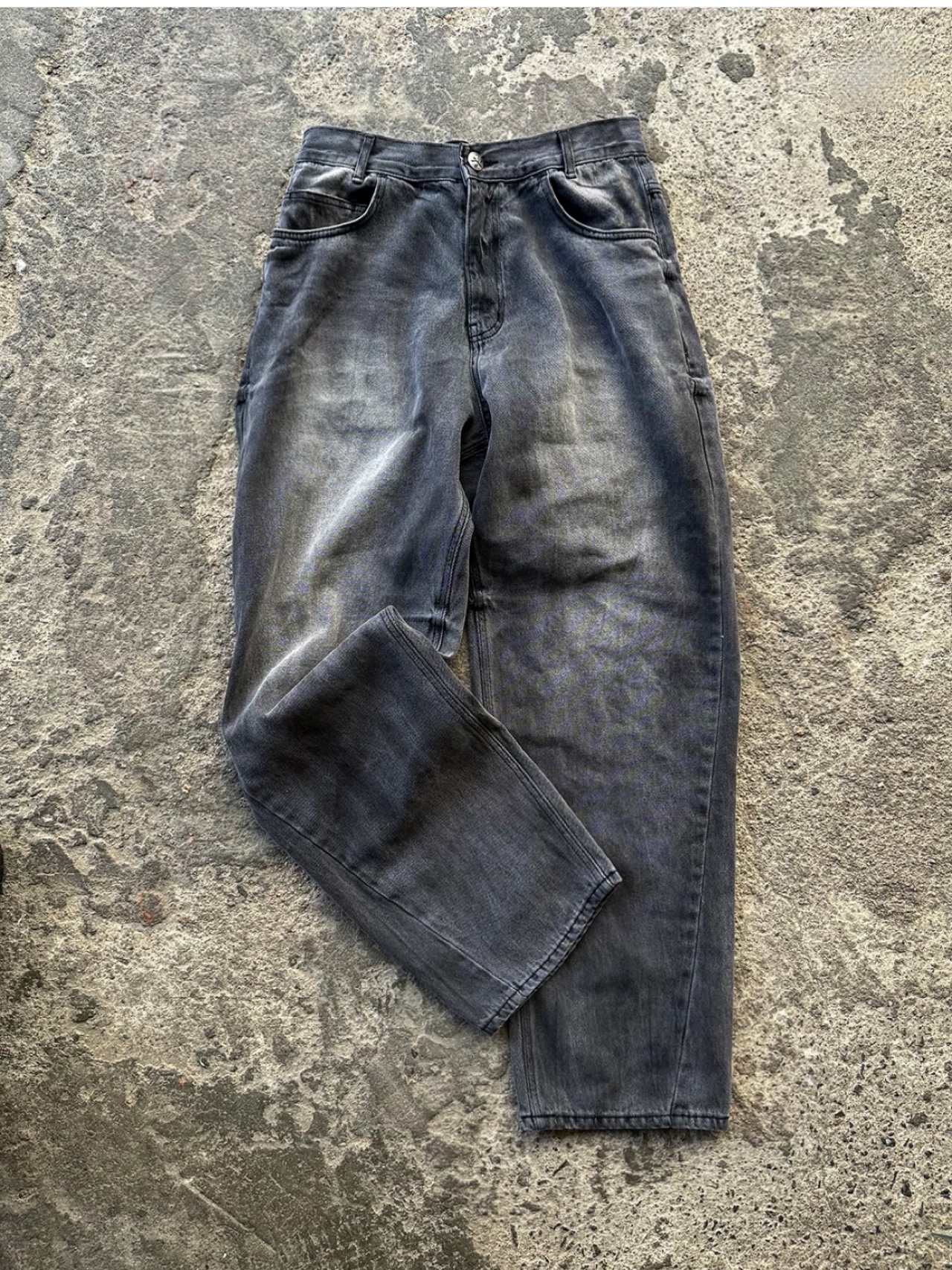 AX CONNECTION Engineered Oil Washed Wide Baggy Denim Pants Grey 착용 스타일