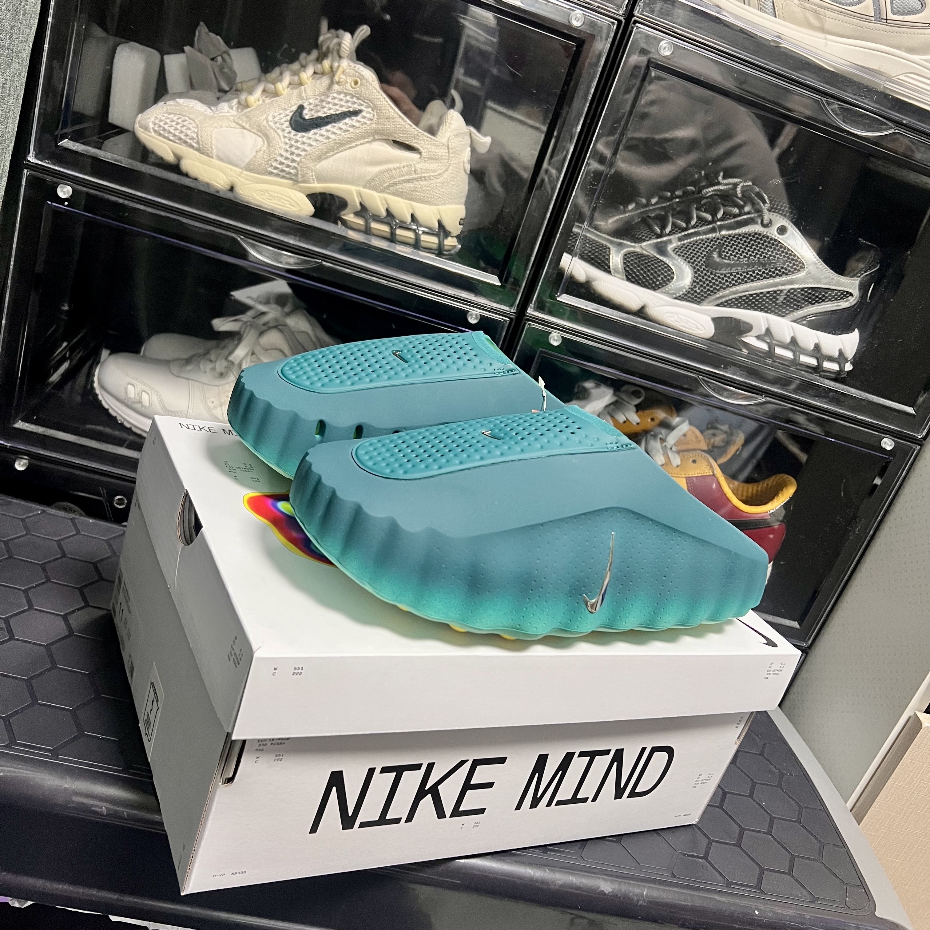 Nike Mind 001 Geode Teal Metallic Cool Grey 착용 스타일 - 2
