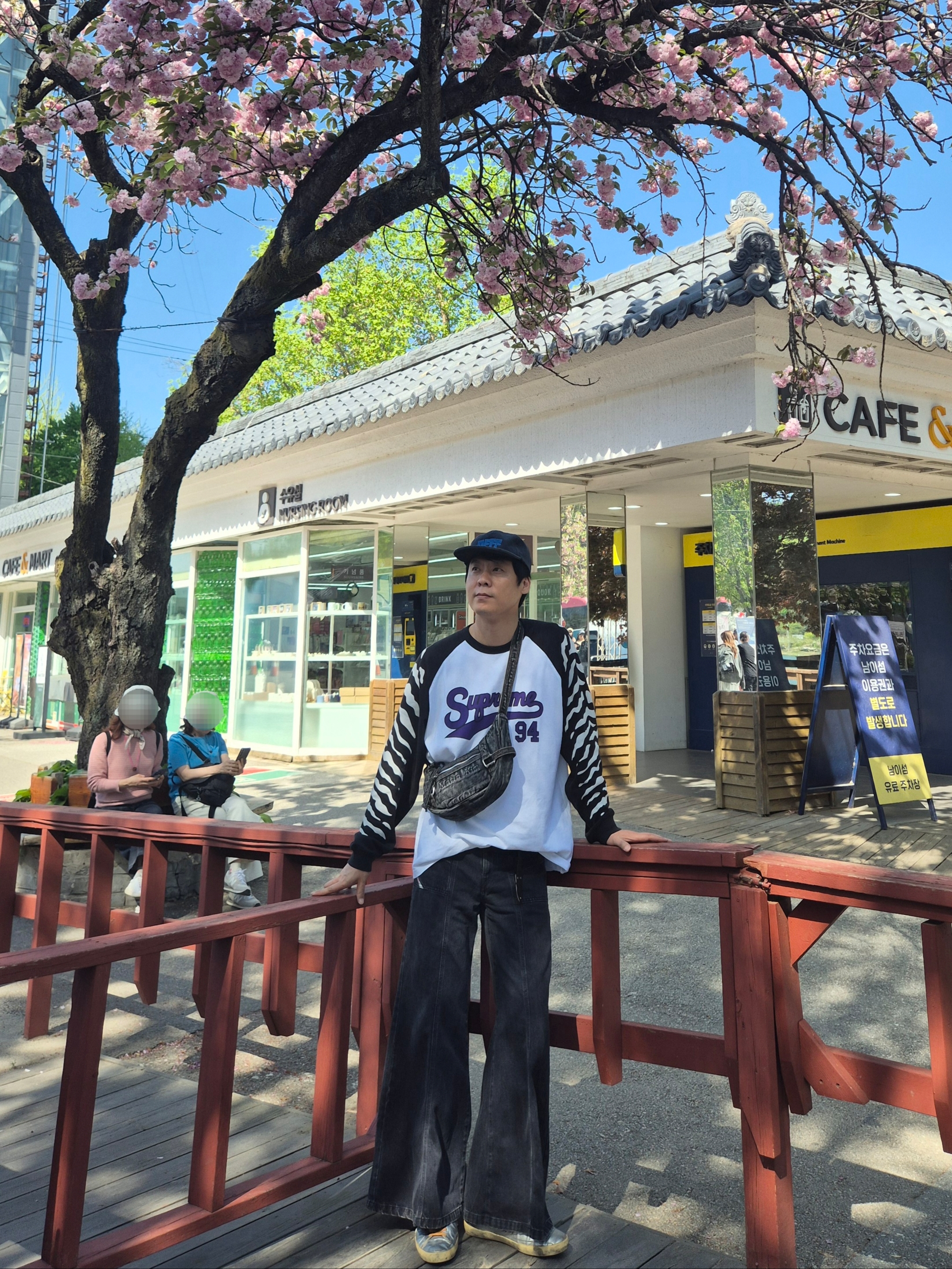 Supreme Tiger Raglan L/S Top White - 26SS, Supreme Tiger Raglan L/S Top Black - 26SS 착용 스타일 - 1
