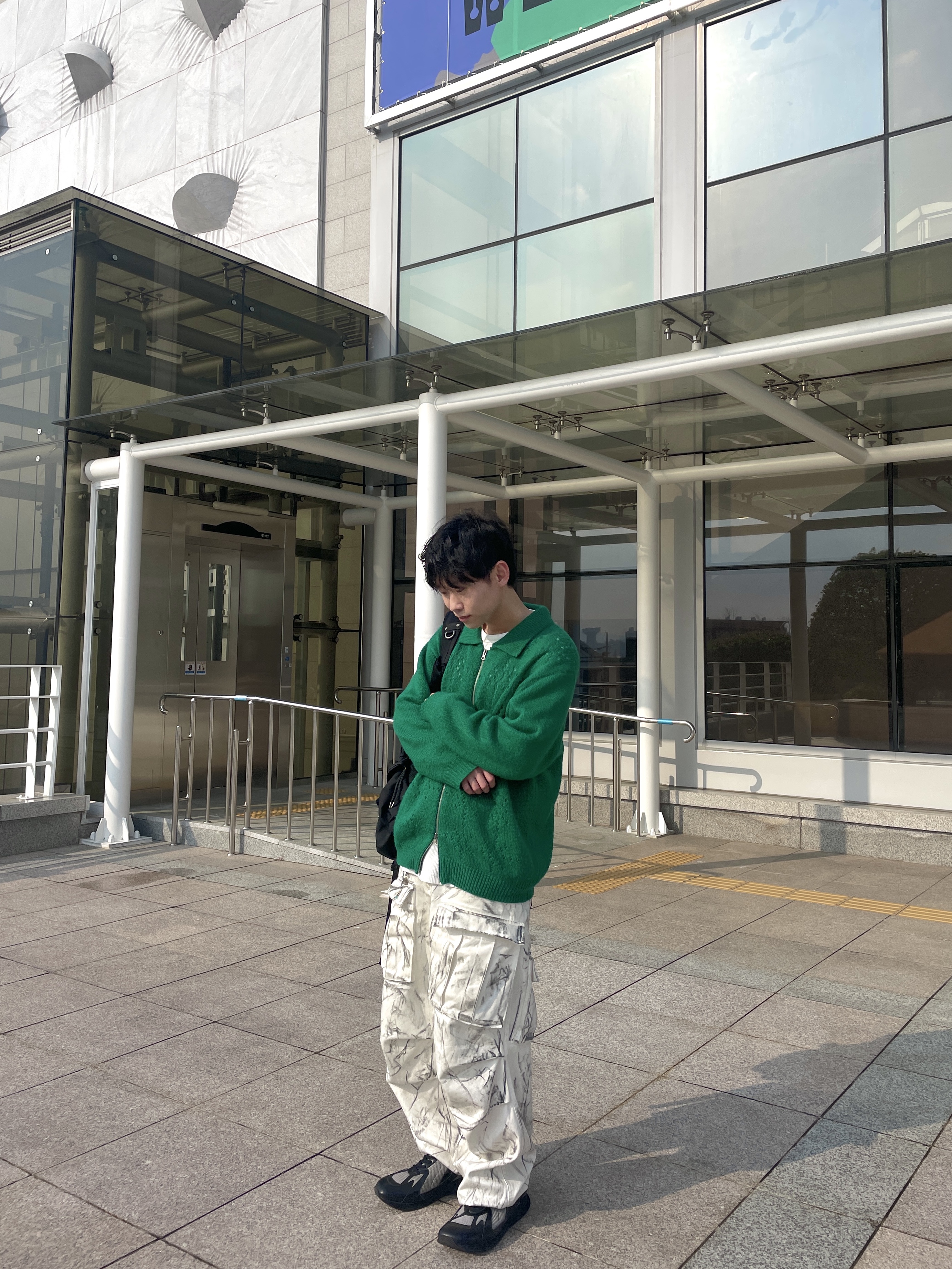 Nos Couleurs 01 Cargo Pants Dirty Washing 착용 스타일 - 4