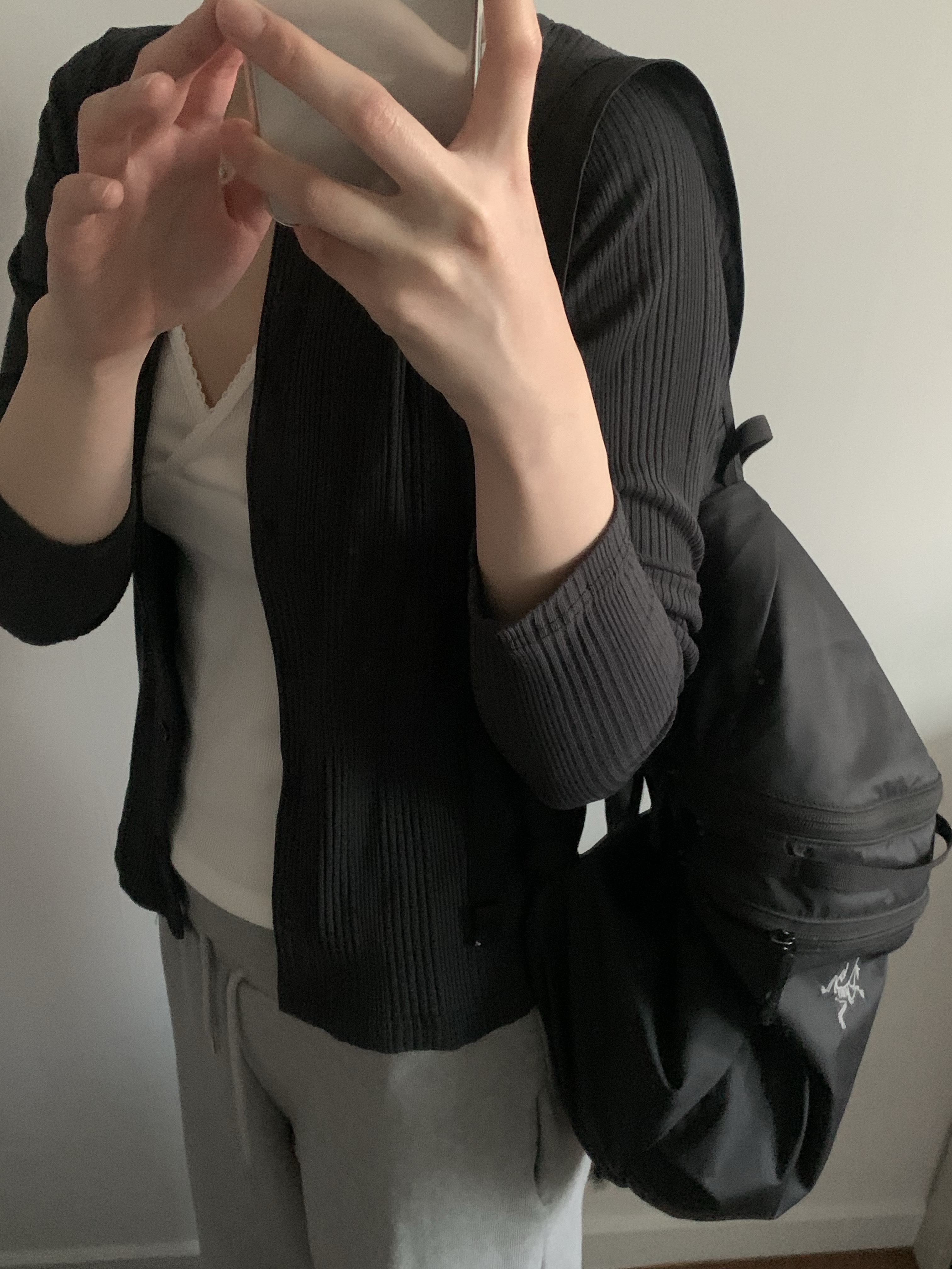 Arc'teryx Heliad 15 Backpack Black 착용 스타일 - 3