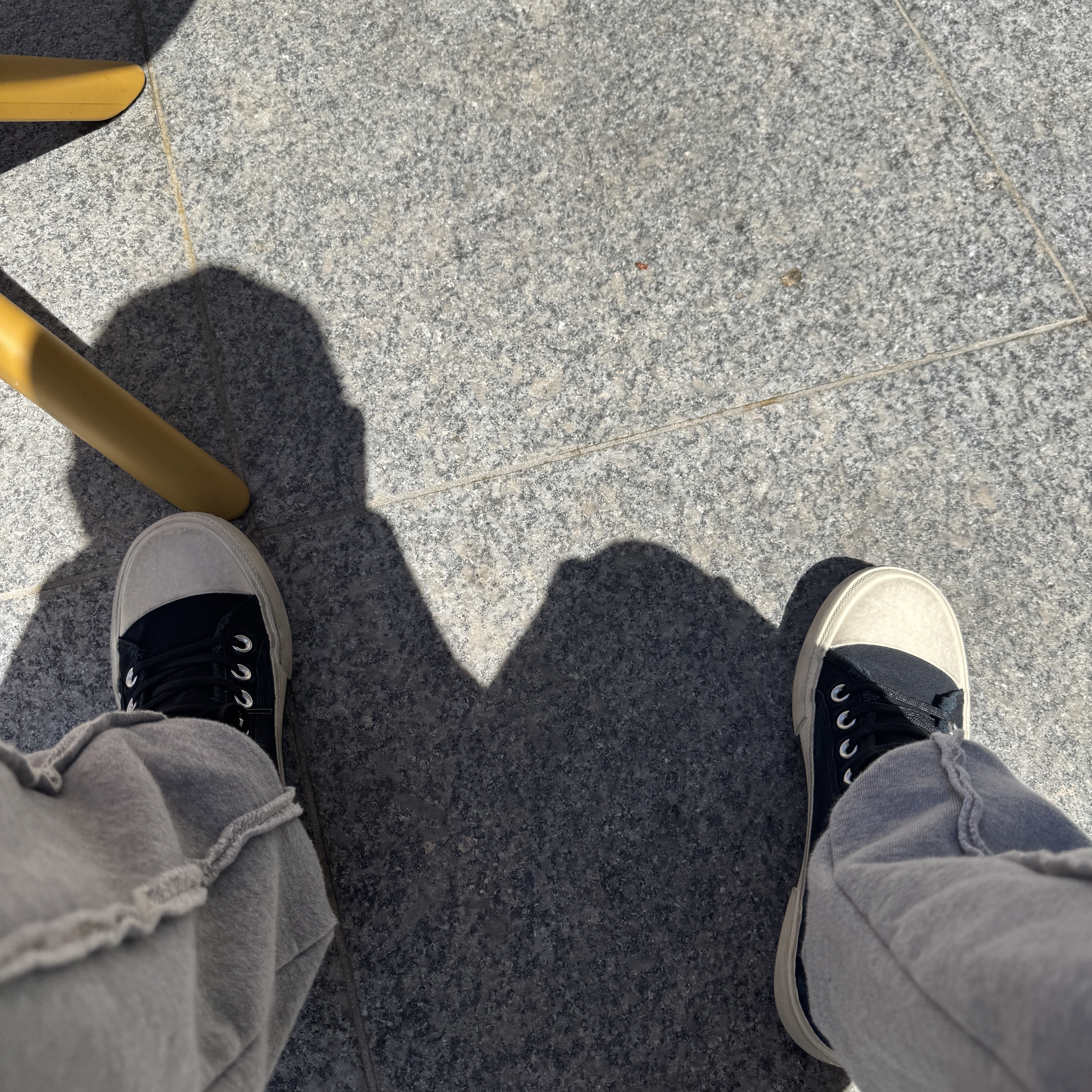 Balenciaga Paris High Top Sneakers Black 착용 스타일