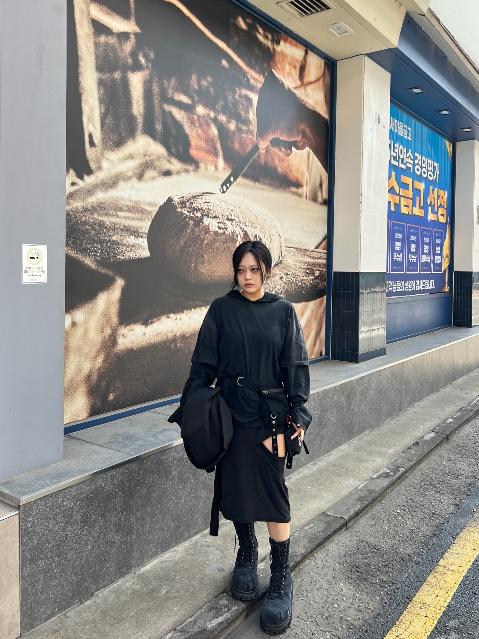 Balenciaga Stomper Bootie Black, Undermycar Mu.131 Combi Brush Washed Layered Hoodie Black / Black 착용 스타일 - 1