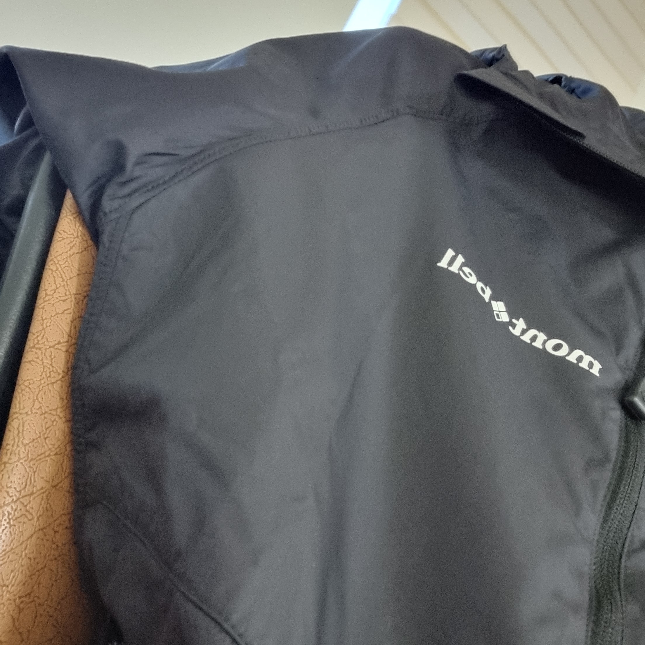Montbell Wind Blast Hooded Jacket Black 착용 스타일