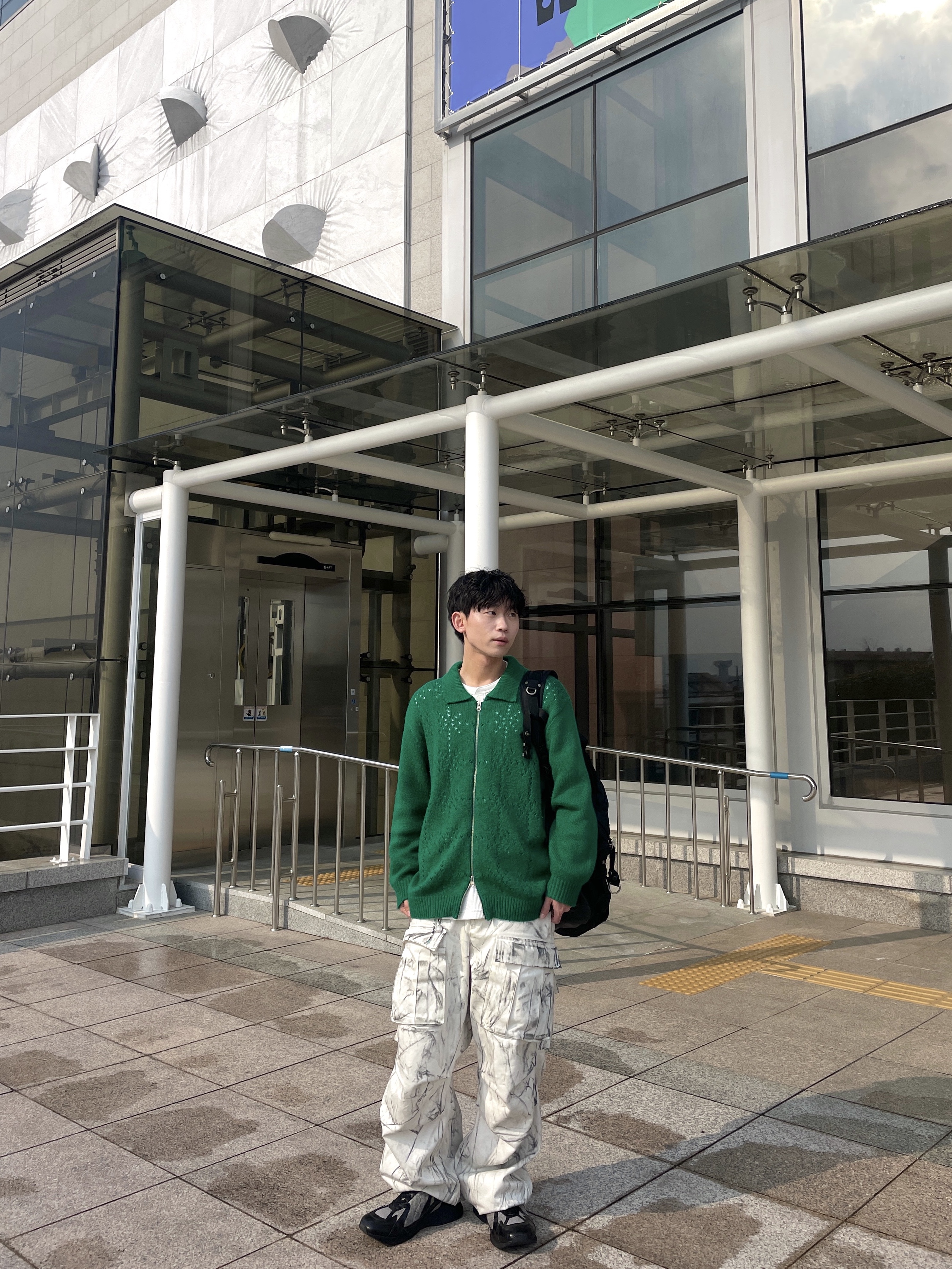 Nos Couleurs 01 Cargo Pants Dirty Washing 착용 스타일 - 1