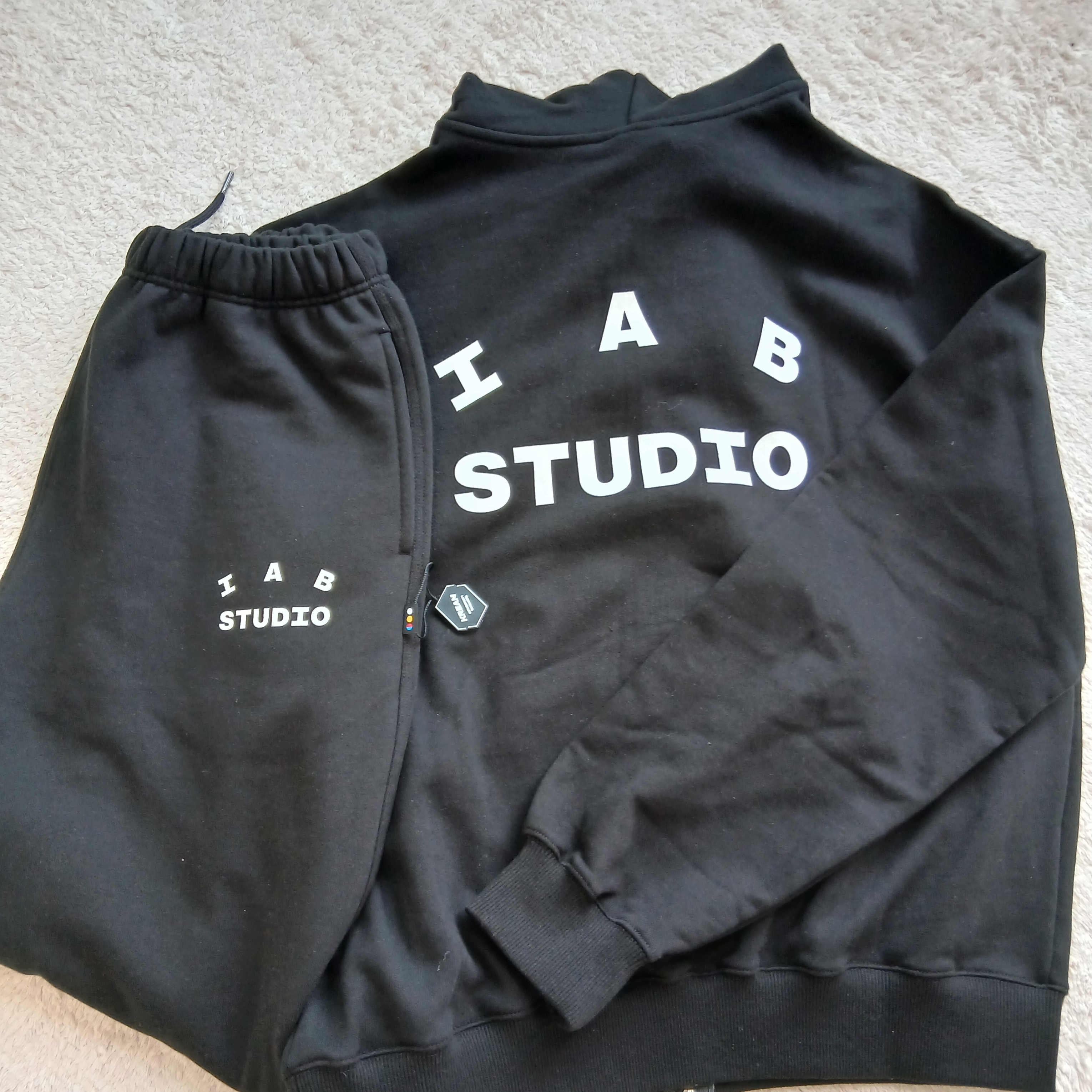 IAB Studio Zip-Up Hoodie Black - 26SS, IAB Studio IAB Sweatpants Black 착용 스타일 - 2