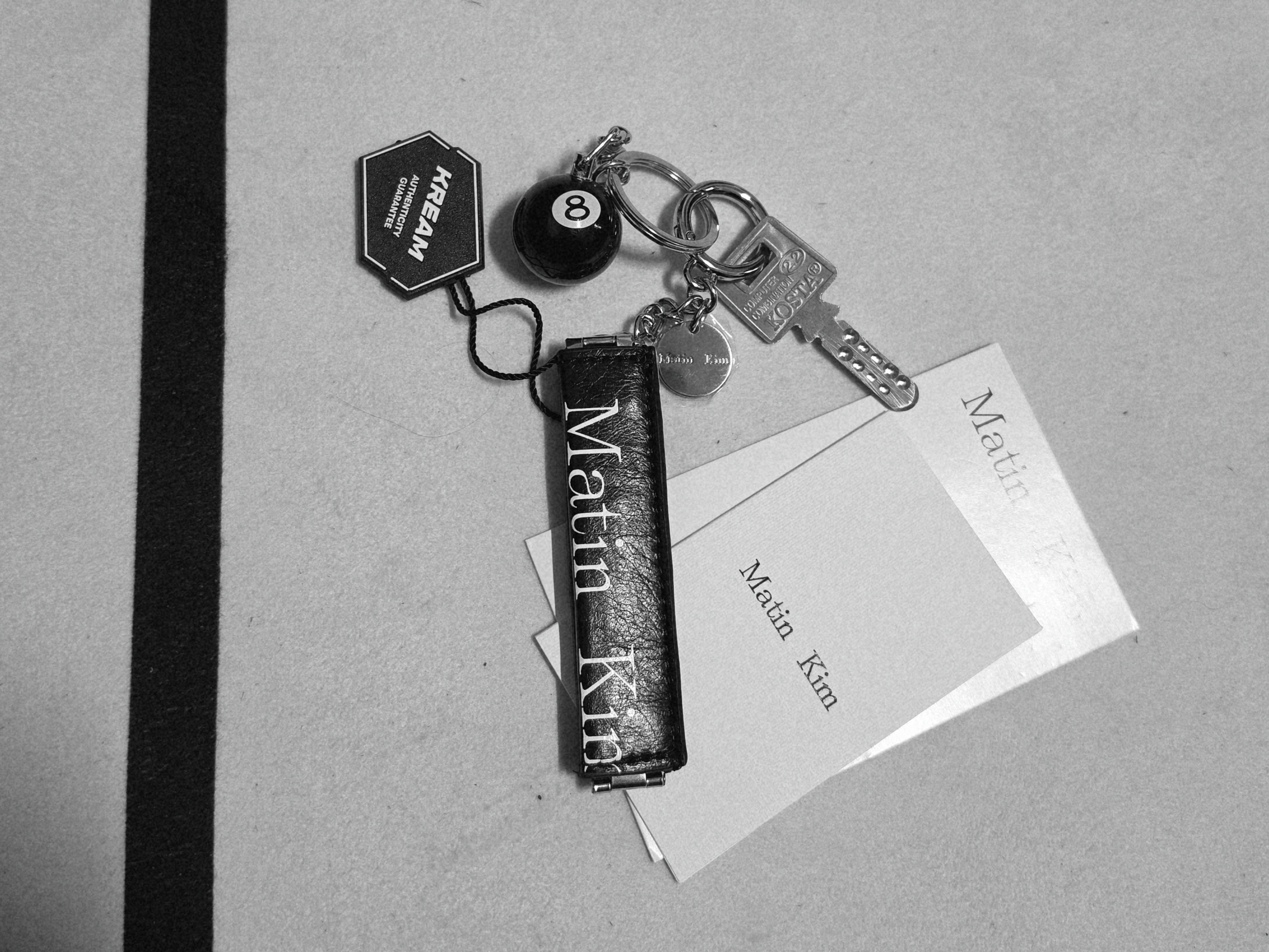 Matin Kim Matin Glove Holder Keyring Black, Stussy 8 Ball Keychain Black 착용 스타일