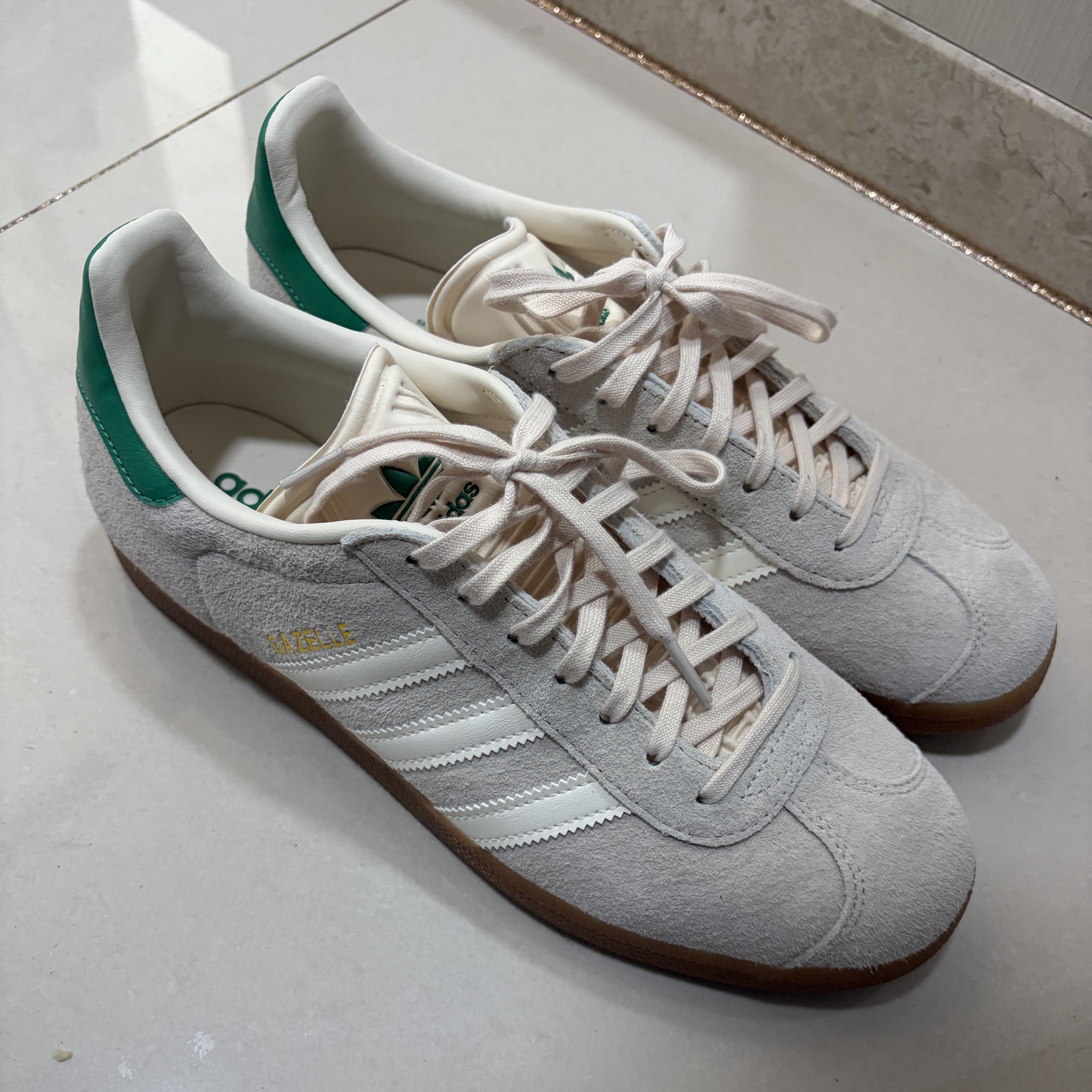 (W) Adidas Gazelle Wonder White Cream White 착용 스타일