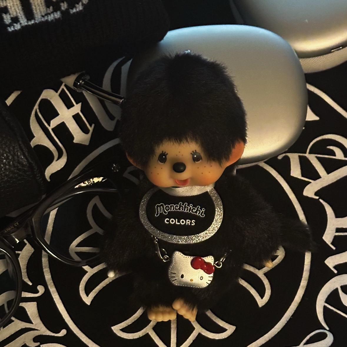 Monchhichi Colors Key Chain Black, Balenciaga Turner Charm Keychain Multicolored 착용 스타일 - 3