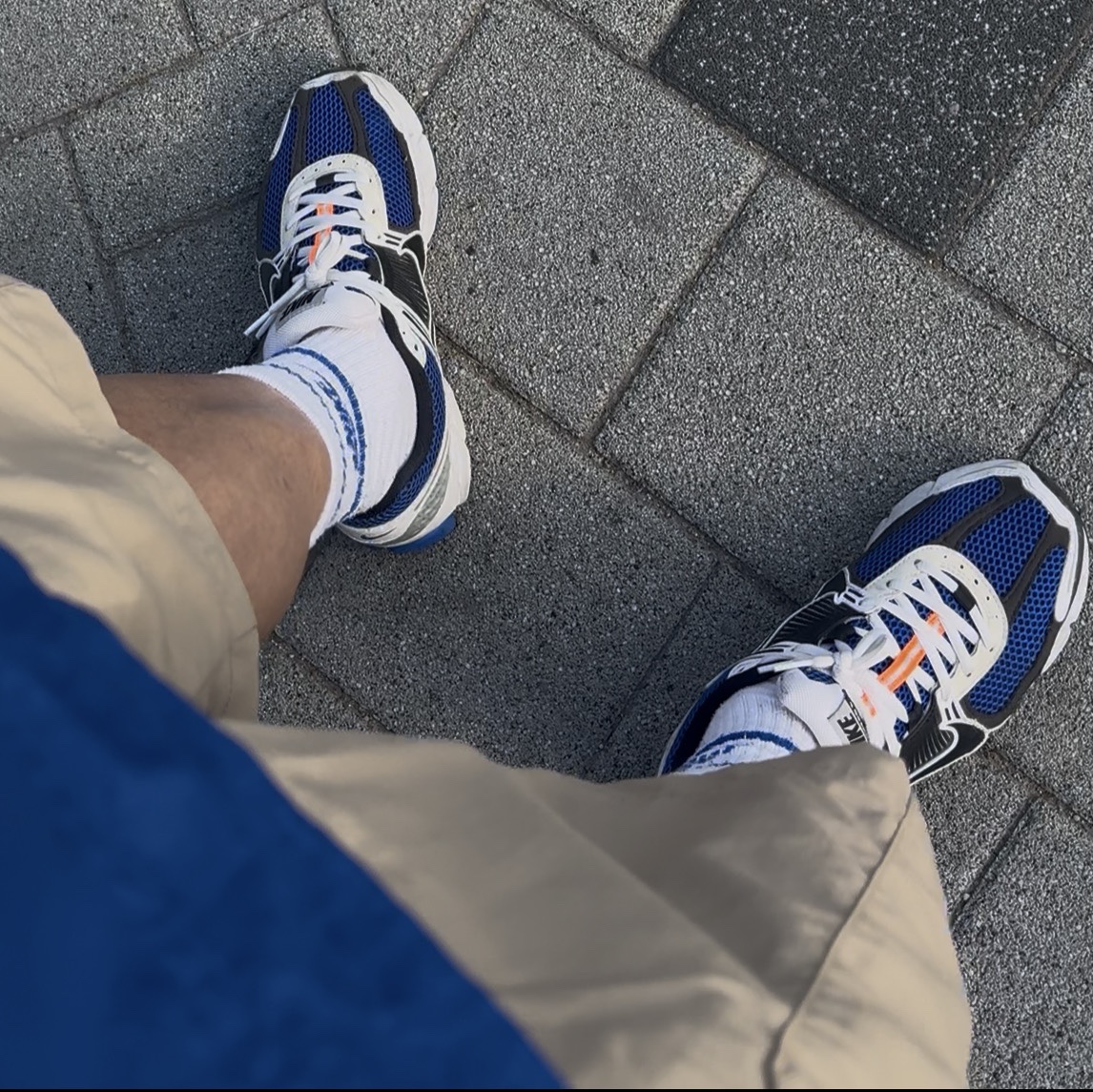 Nike Zoom Vomero 5 White Racer Blue Black 착용 스타일