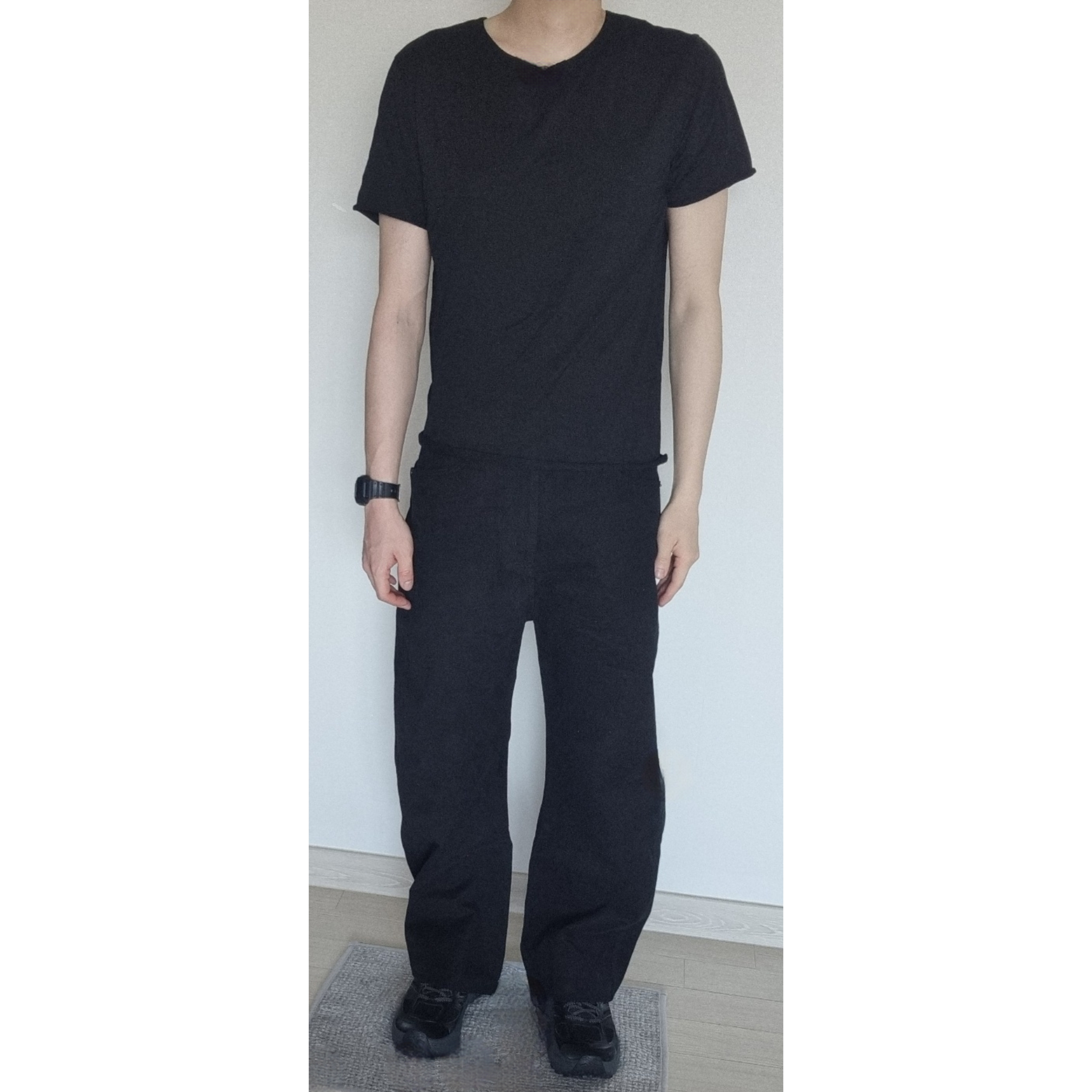 Hoka x Xlim Mafate Speed 2 TS Black Charcoal, Casio G-Shock DW-5600UBB-1DR 착용 스타일 - 3