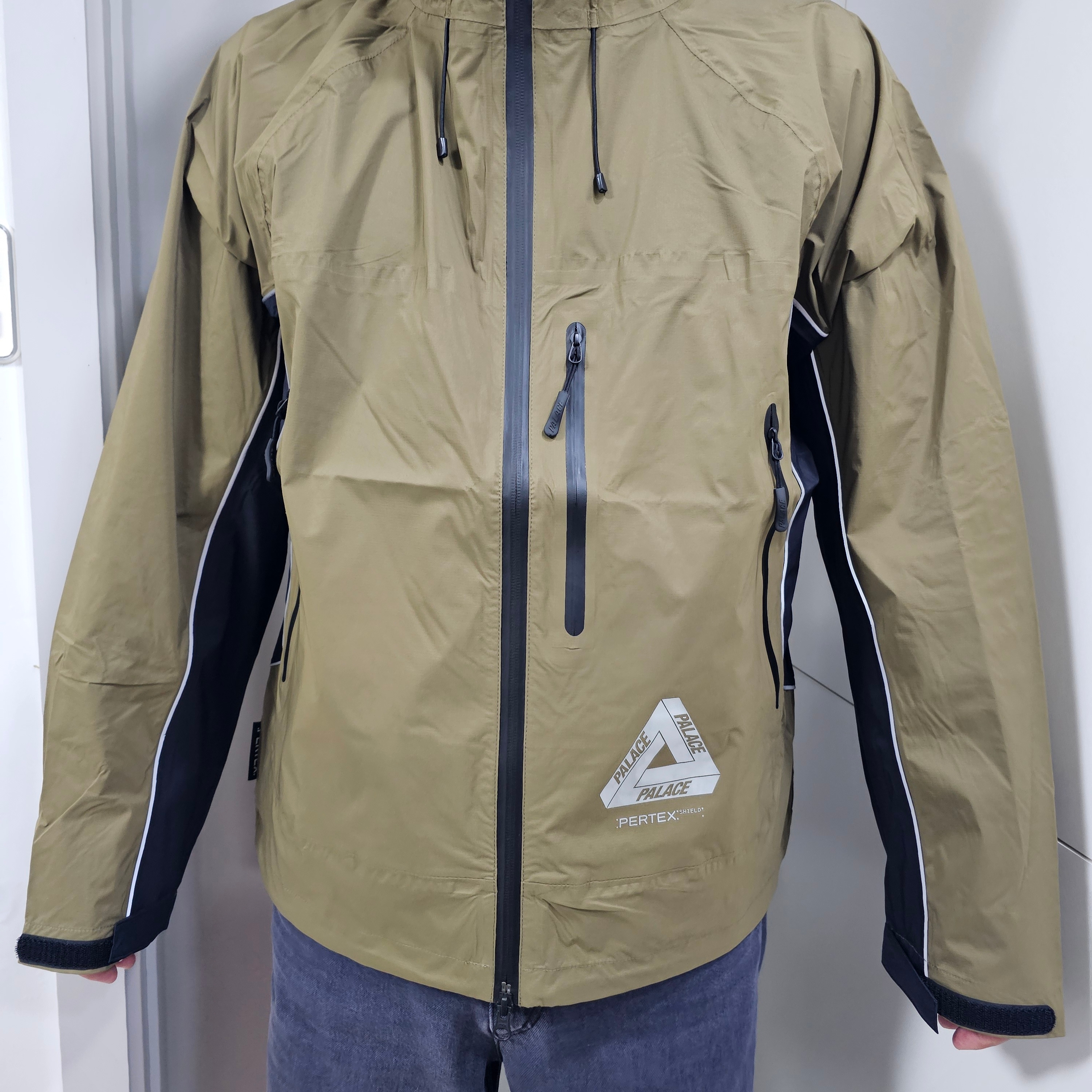 Palace Pertex Shield Lite Jacket Beech - 26SS 착용 스타일 - 3