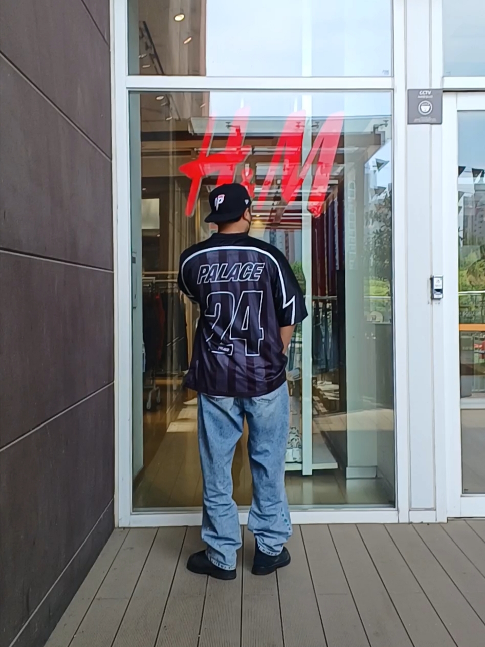 Palace Heaven and Hell New Era 59Fifty Black - 25SS, Palace Meshy Stripe Jersey Black - 24FW 착용 스타일