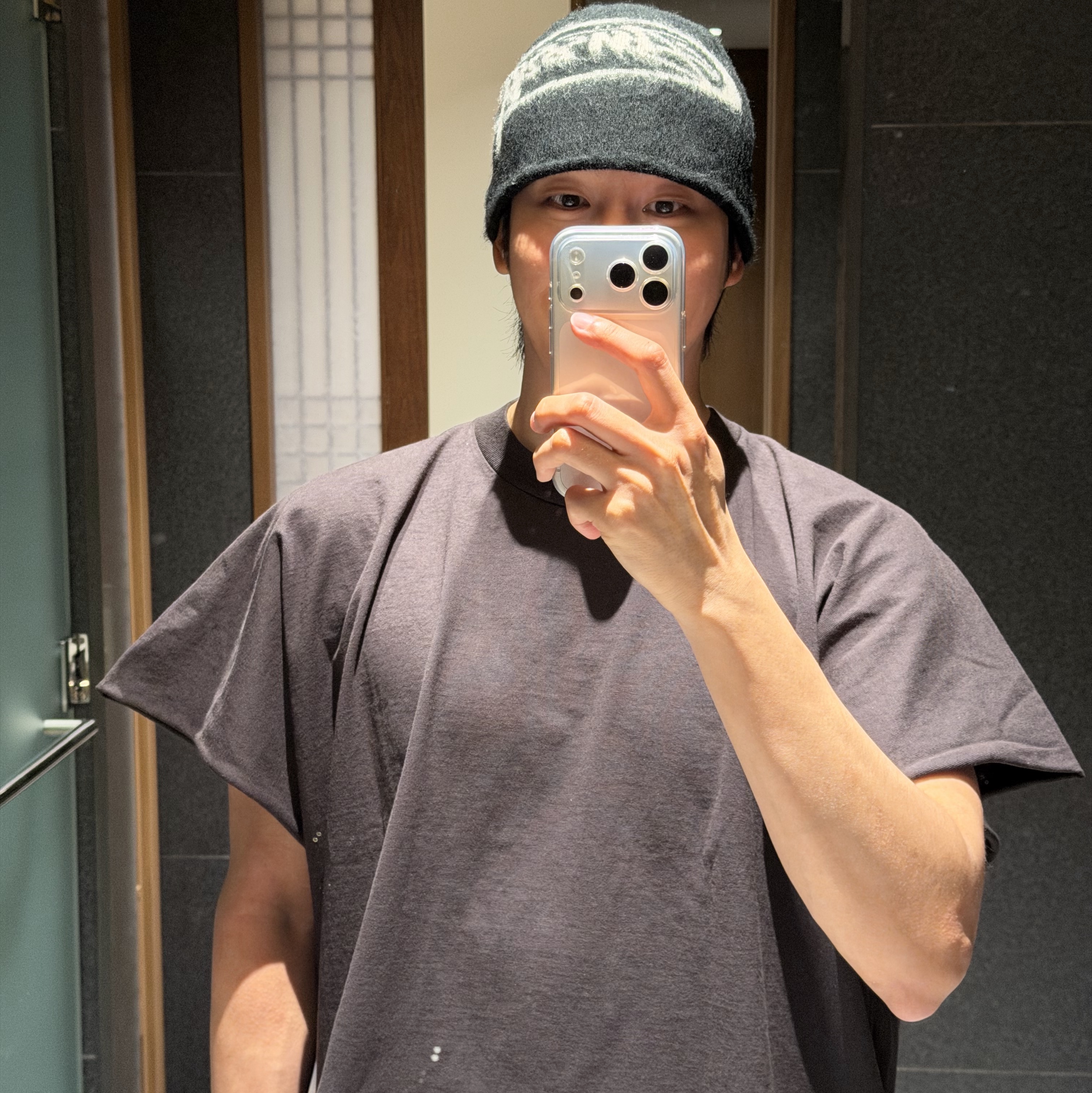 Stussy Low Profile Smooth Stock Strapback Black, Yeezy One Box T-Shirt Black 착용 스타일 - 3