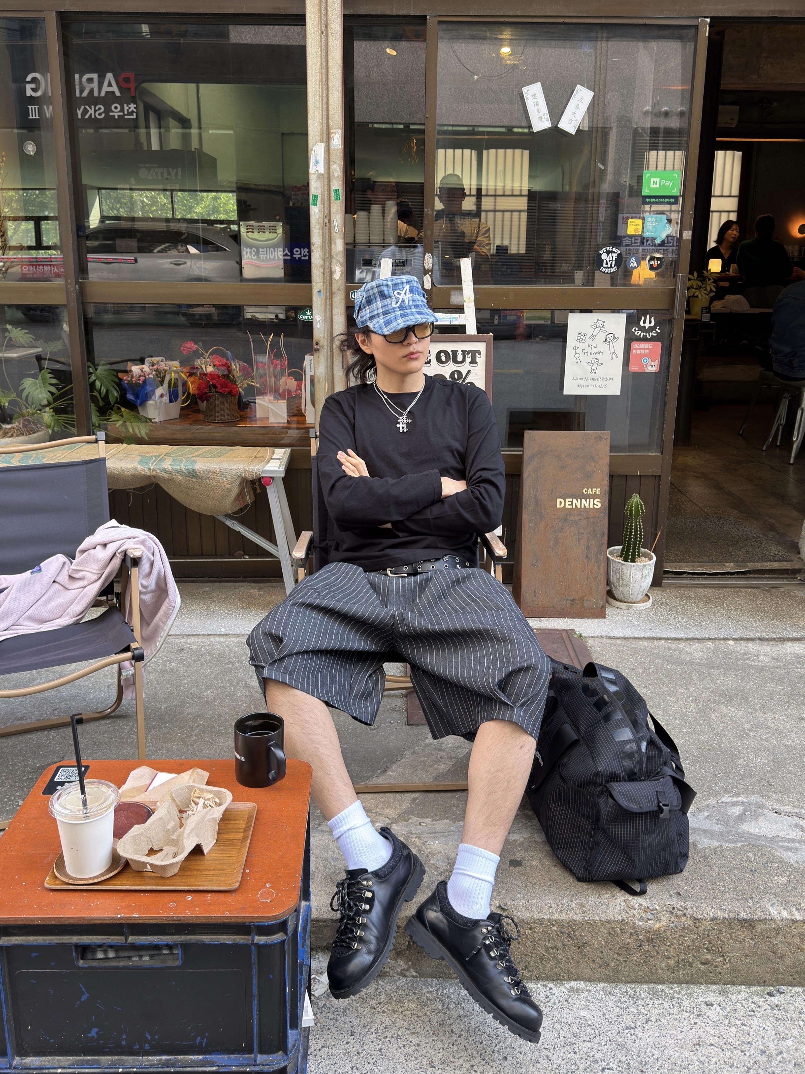 Supreme Duffle Bag Black - 24SS, Romantic Move Oat Mountain Oil Black 착용 스타일 - 2