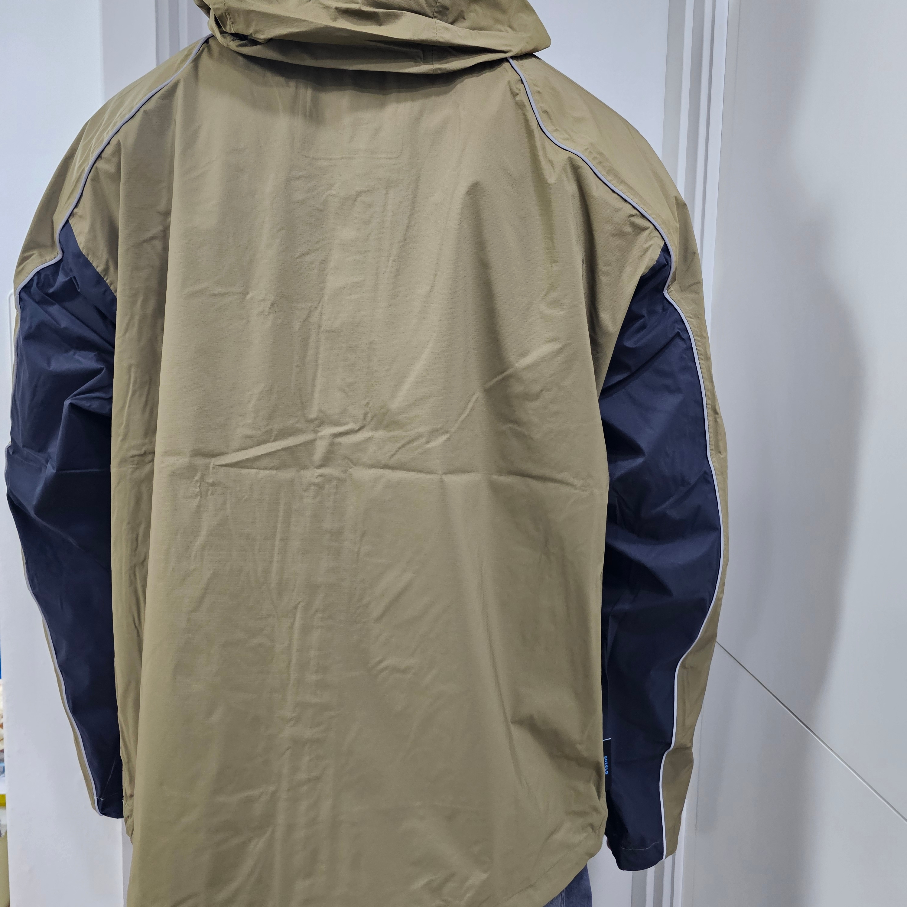 Palace Pertex Shield Lite Jacket Beech - 26SS 착용 스타일 - 1