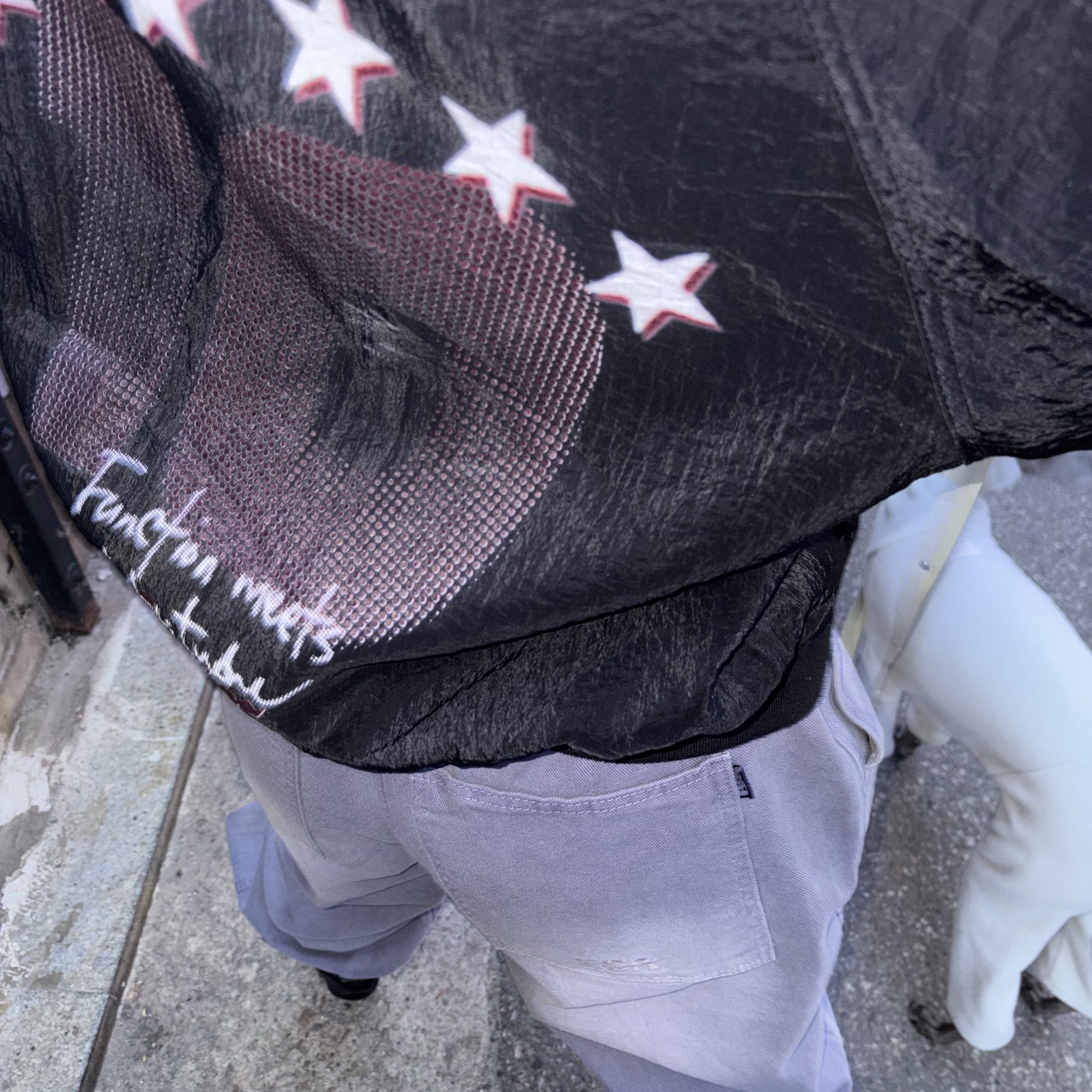 Bsrabbit Sheer Cotton Bomber Jacket Black, Bsrabbit Barrel-Leg Vintage-Washed Denim Pants Ash Purple 착용 스타일 - 3