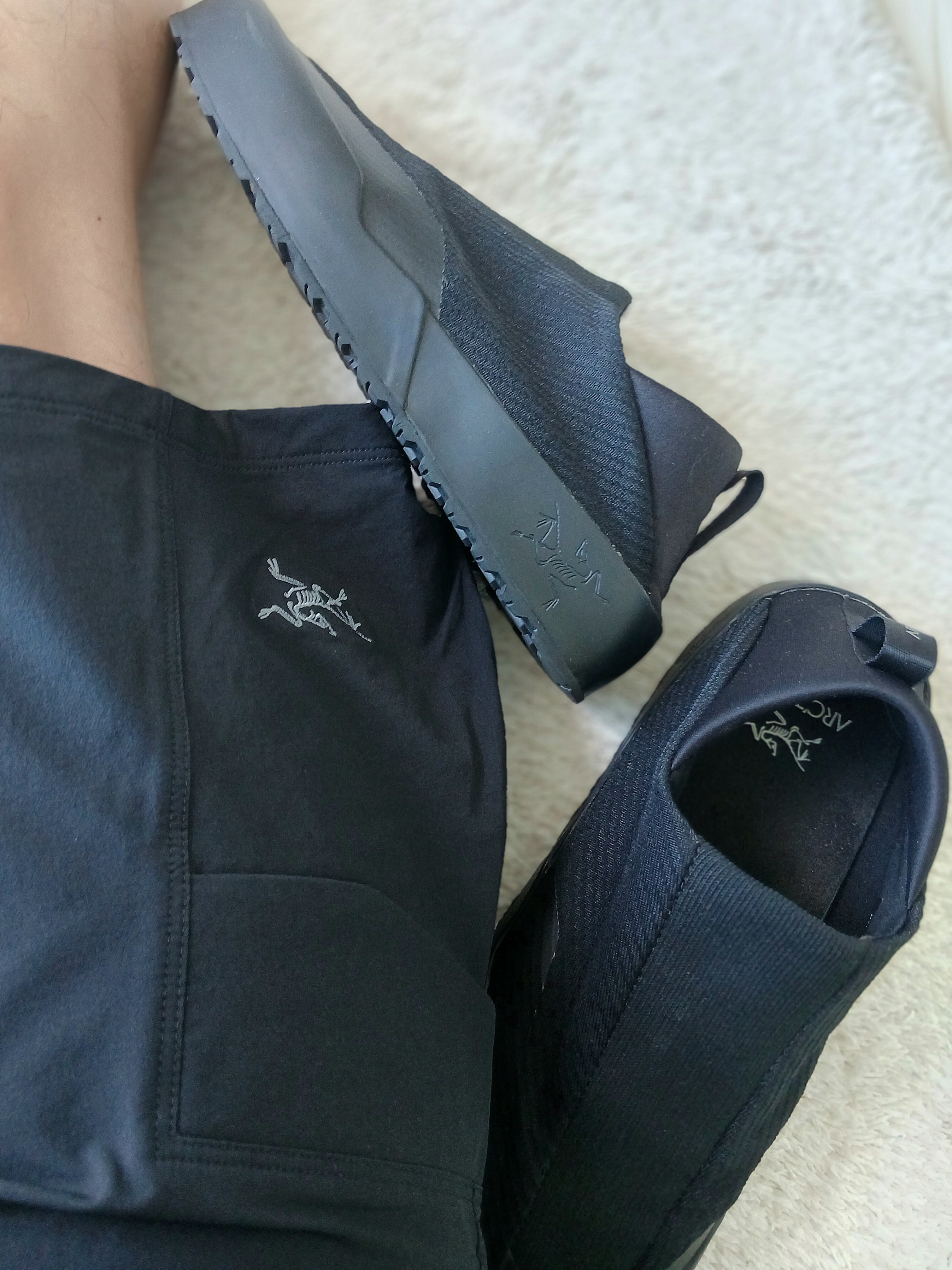 Arc'teryx Kragg Black, Arc'teryx Merino Wool Grotto Mid Sock Black Graphite 착용 스타일 - 3
