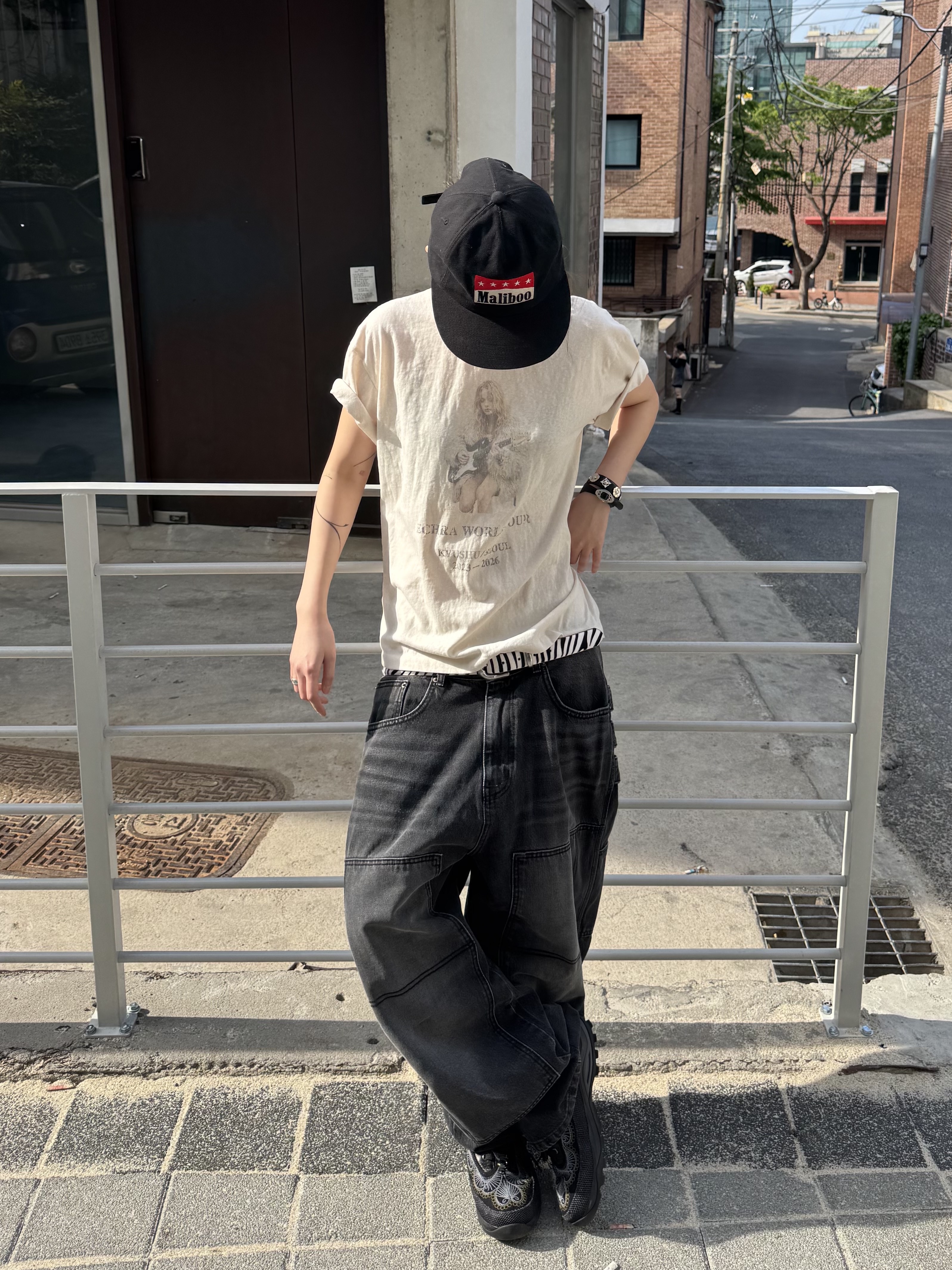 Stussy Bamboo Buckle Belt Hairy Zebra Pattern, Kiko Kostadinov Chalice Lace Up Black 착용 스타일 - 1
