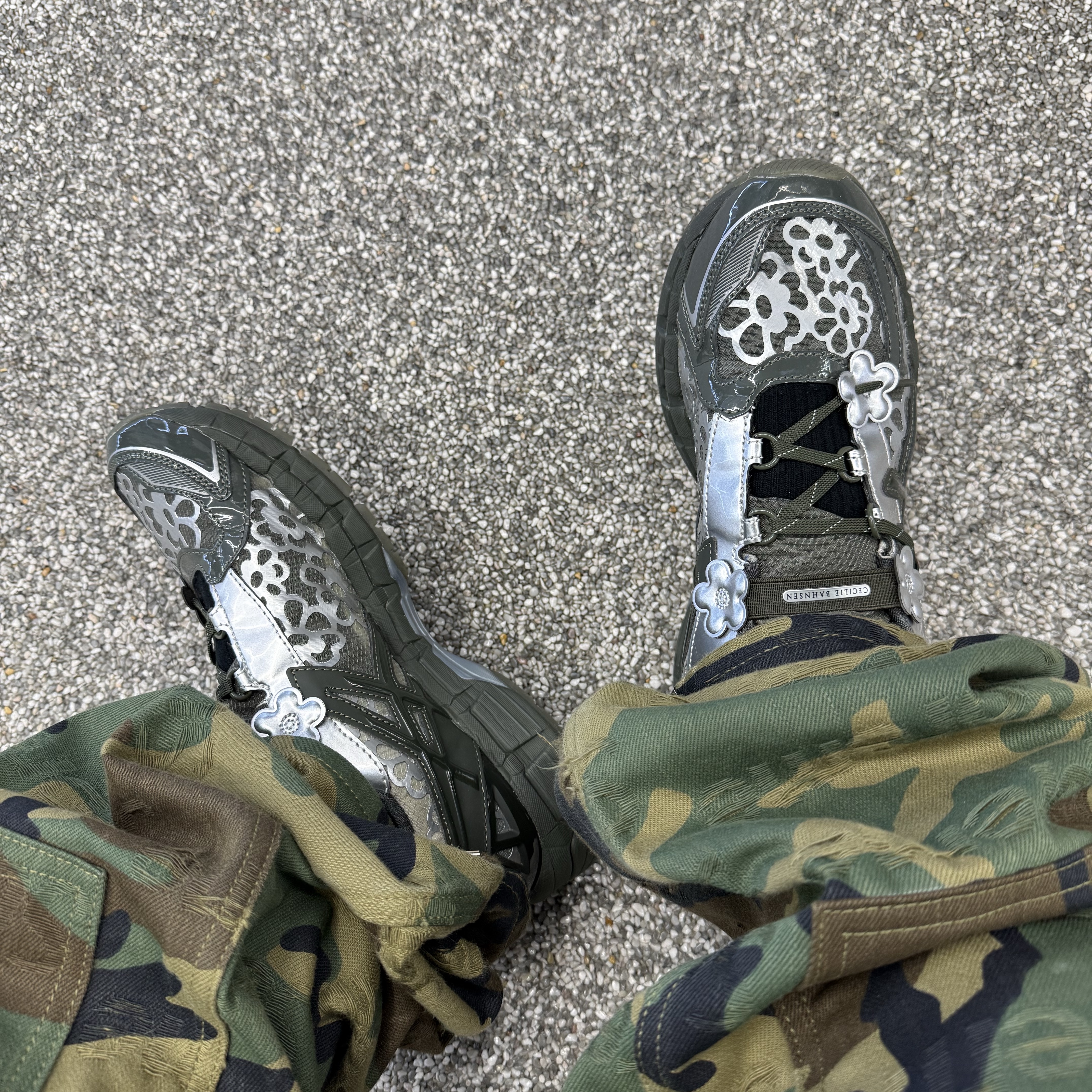 Levi's x Barbour Type II Waxed Jacket Olive Wax, Supreme Jacquard Logos Double Knee Denim Painter Jean Woodland Camo - 25FW 착용 스타일 - 3