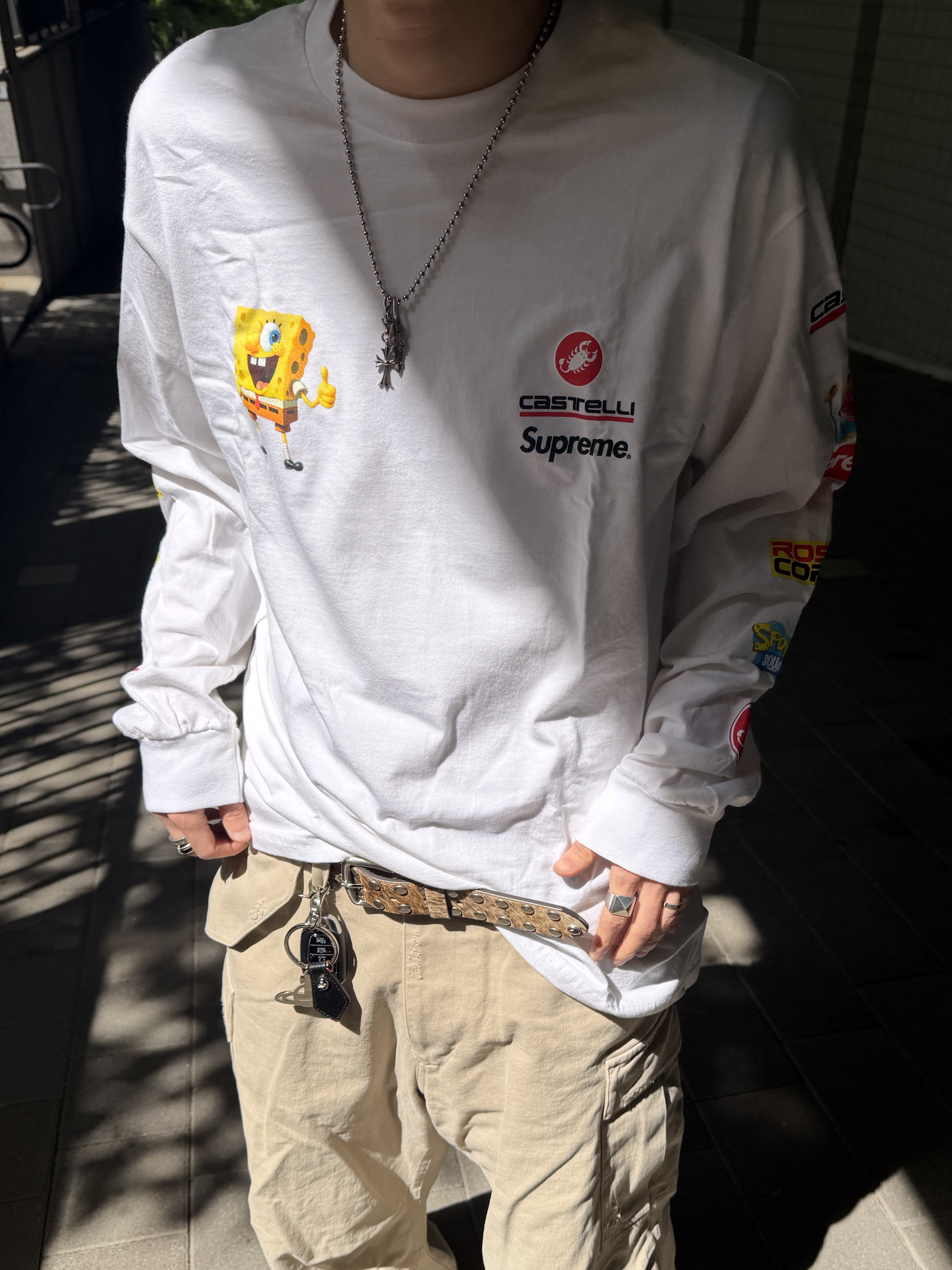 Supreme x SpongeBob SquarePants Castelli Racing L/S T-Shirt White - 25SS, Chrome Hearts 1 Ball Tiny CH Cross Pendant Silver 착용 스타일 - 2