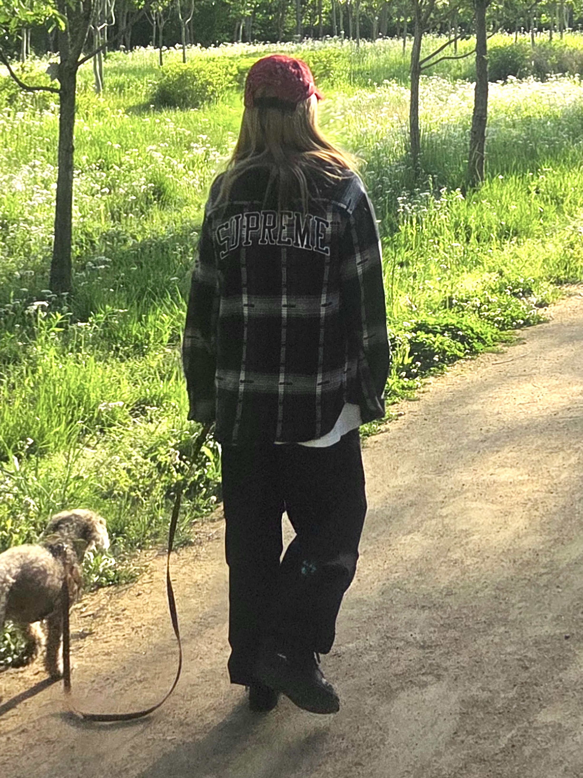 Supreme Hooded Jacquard Flannel Shirt Black - 18FW, Supreme Velvet Paisley Camp Cap Red - 23FW 착용 스타일