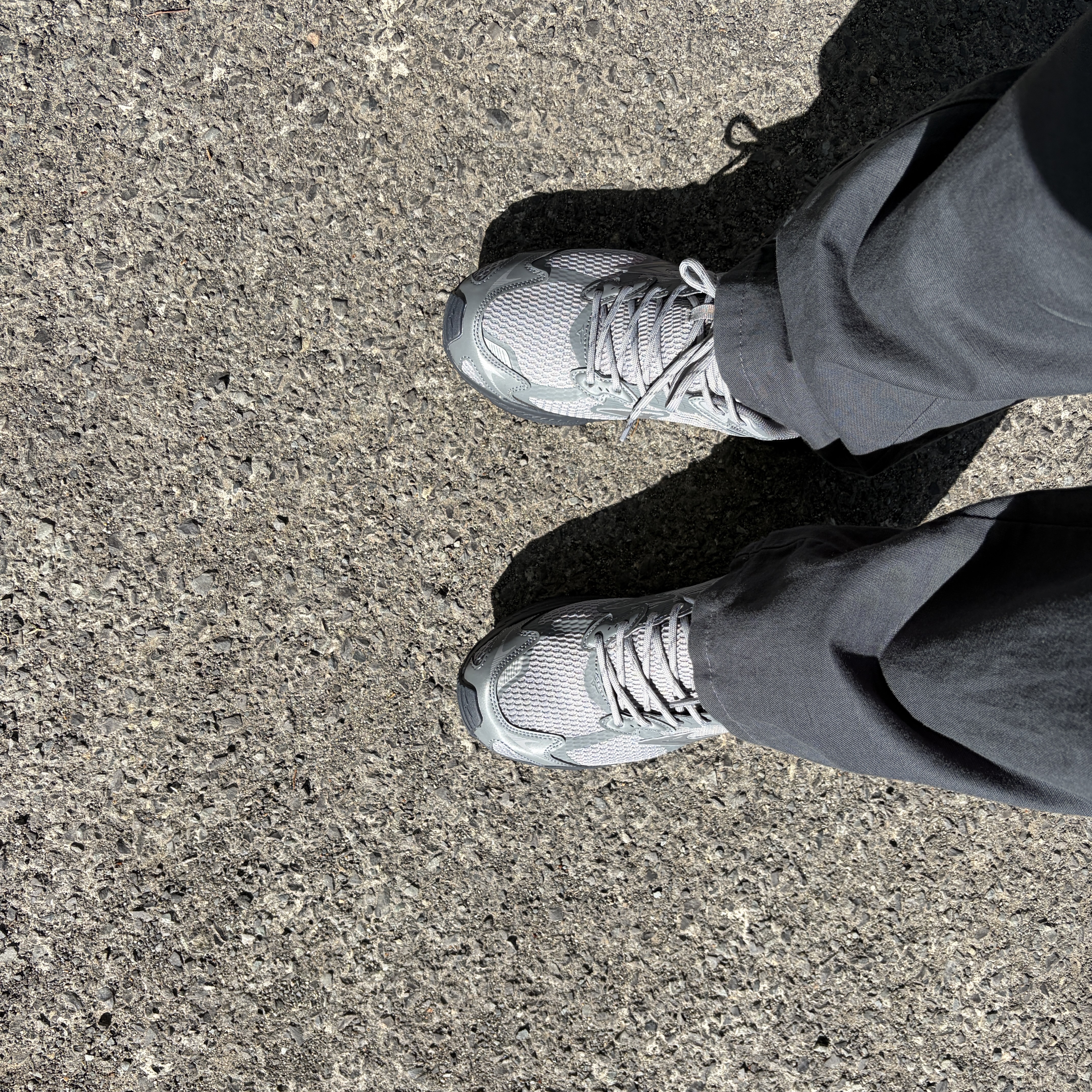 Mizuno Racer V2 Grey Black 착용 스타일