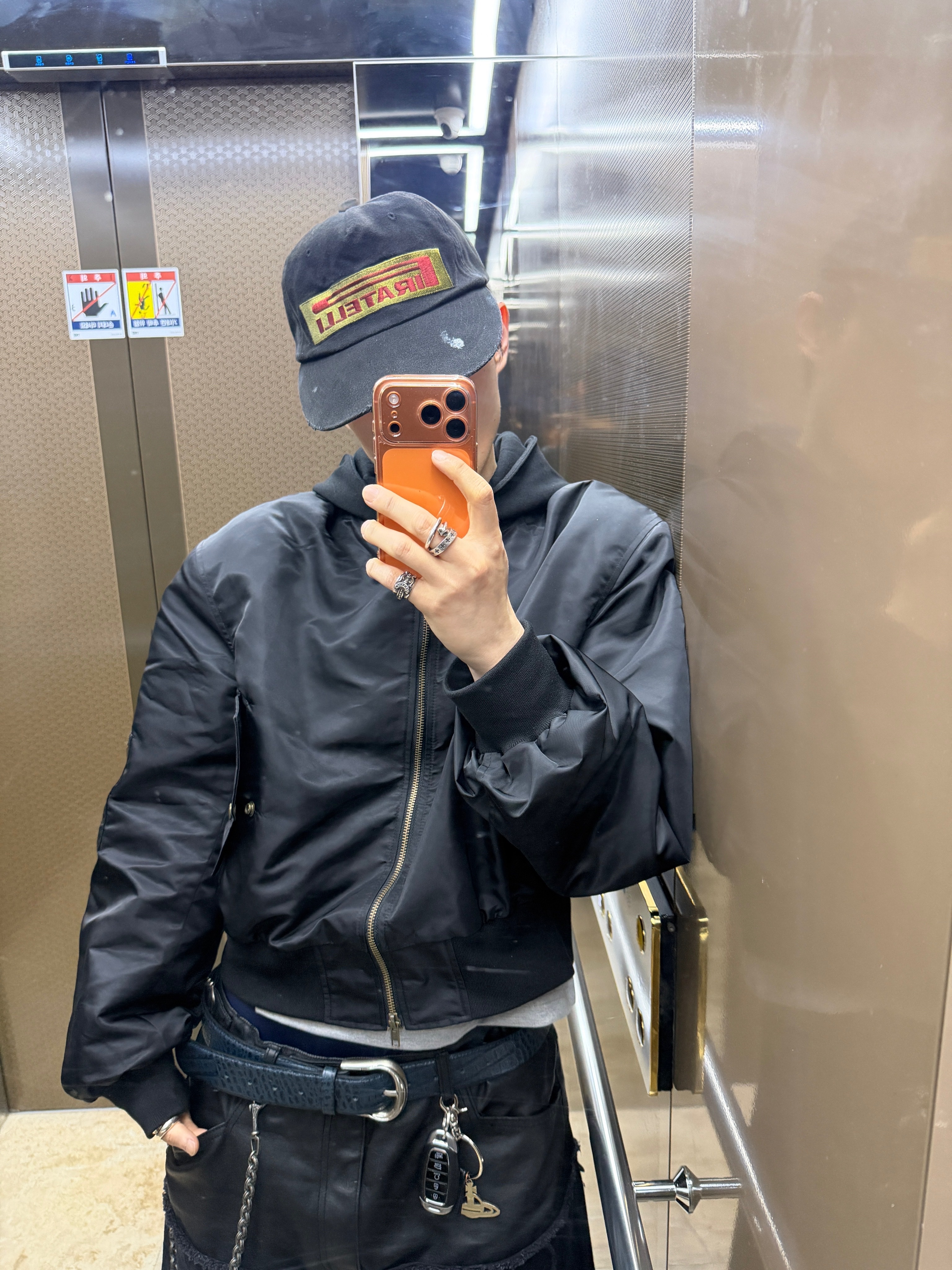 CSC Shifted Cropped Bomber Jacket Black, ROARINGRAD Layered Carbon Bermuda Denim Pants Black 착용 스타일 - 7