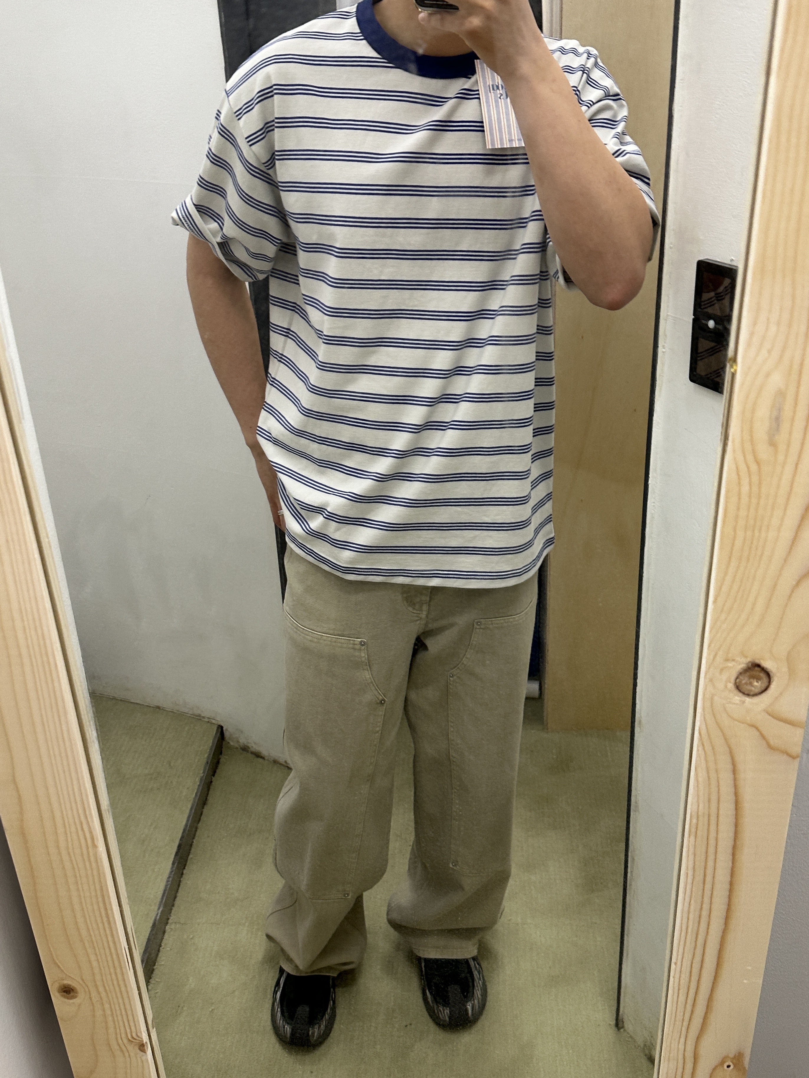 STU Multi Stripe T-shirt Navy 착용 스타일
