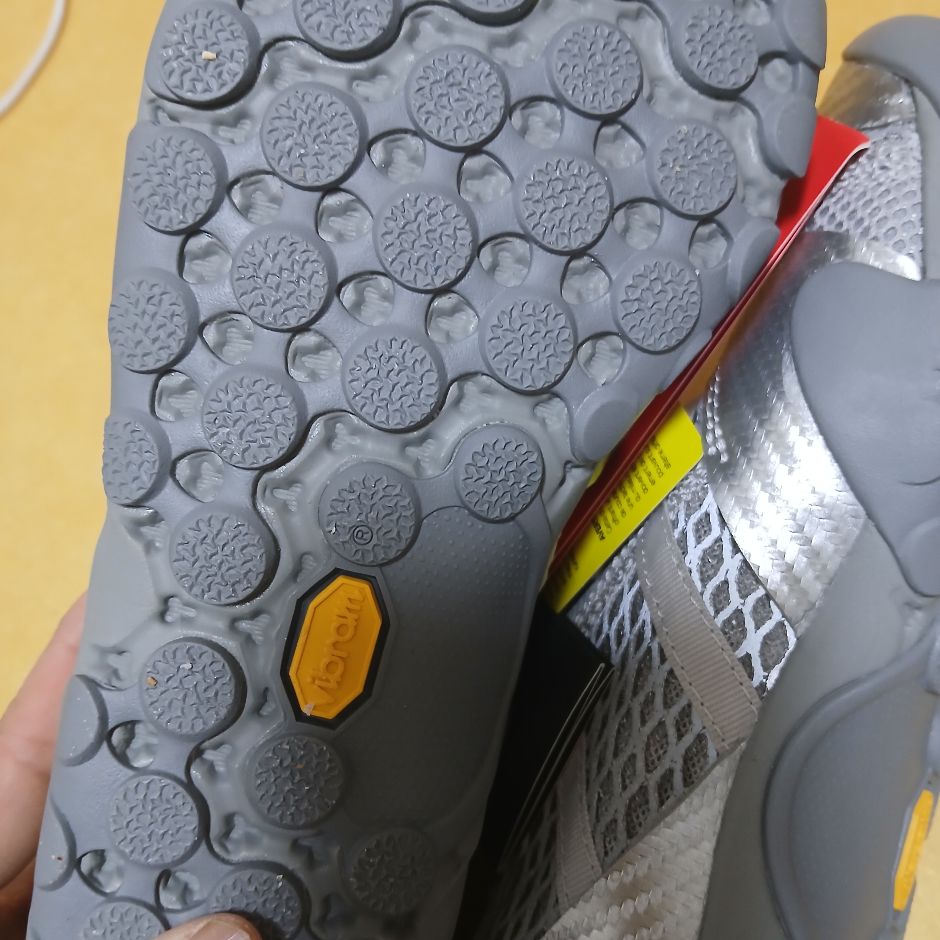 New Balance Minimus MT10O Slate Grey Silver Metallic 착용 스타일 - 6