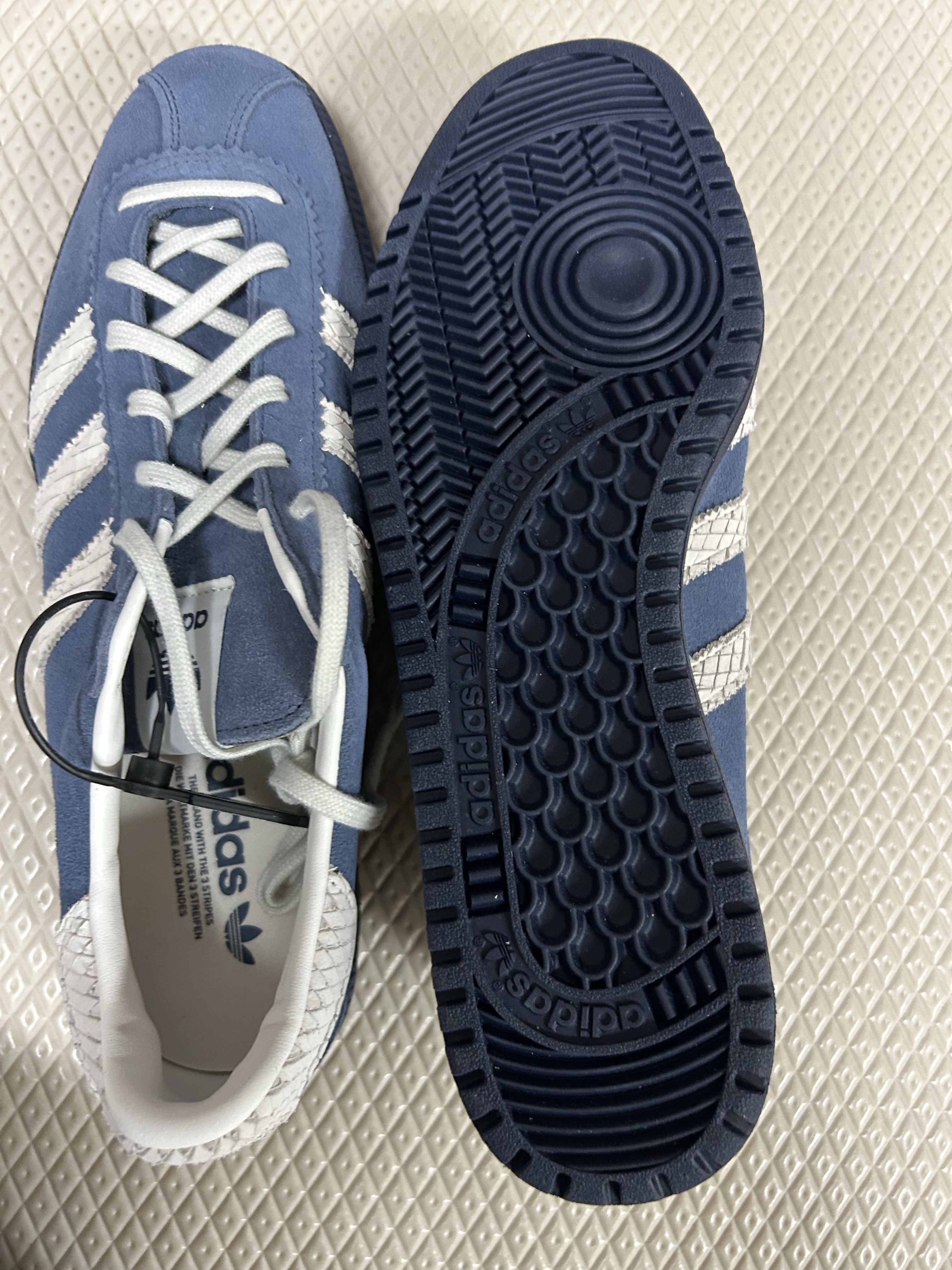 (W) Adidas Bermuda Night Indigo Preloved Ink 착용 스타일