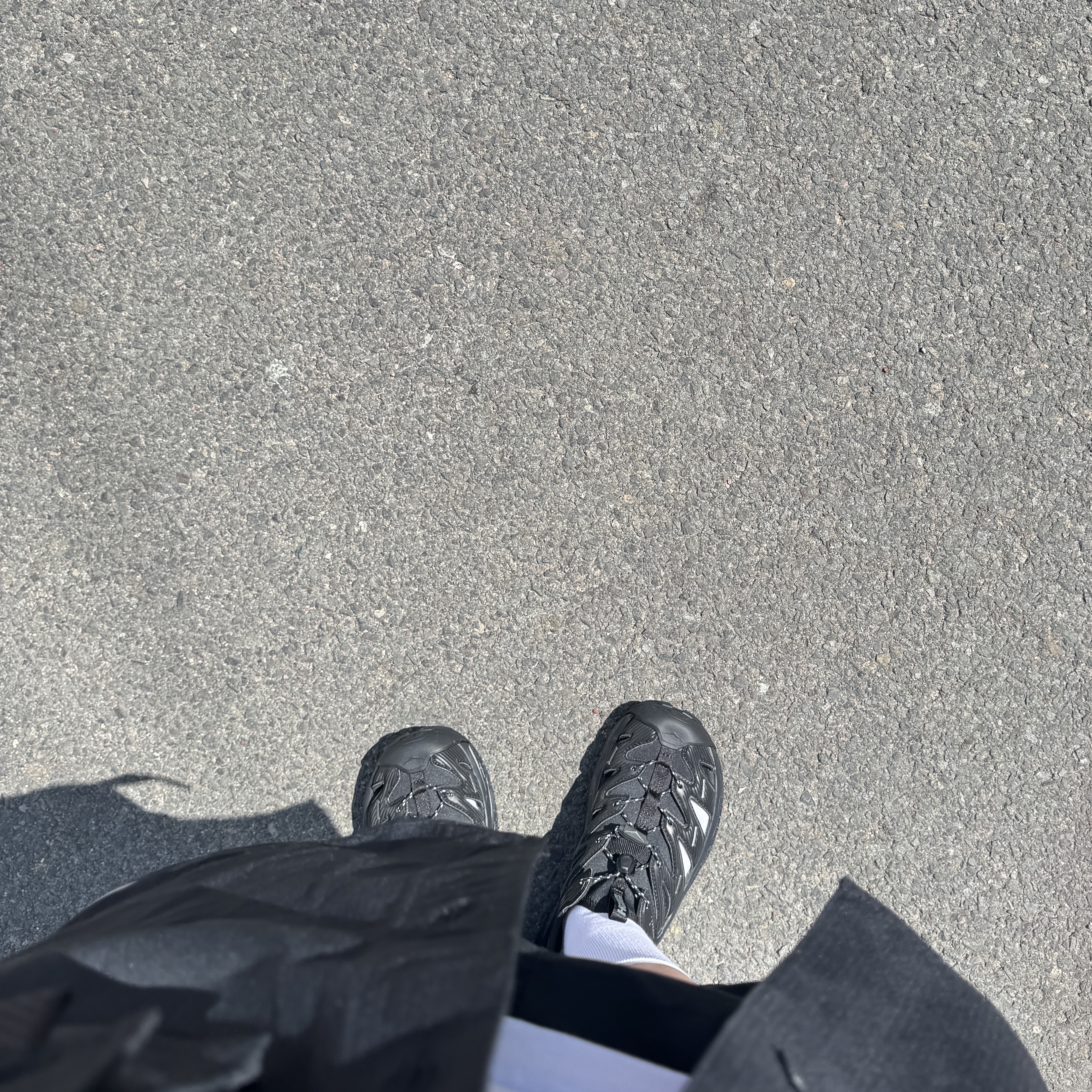 Hoka Hopara Black Castle Rock 착용 스타일