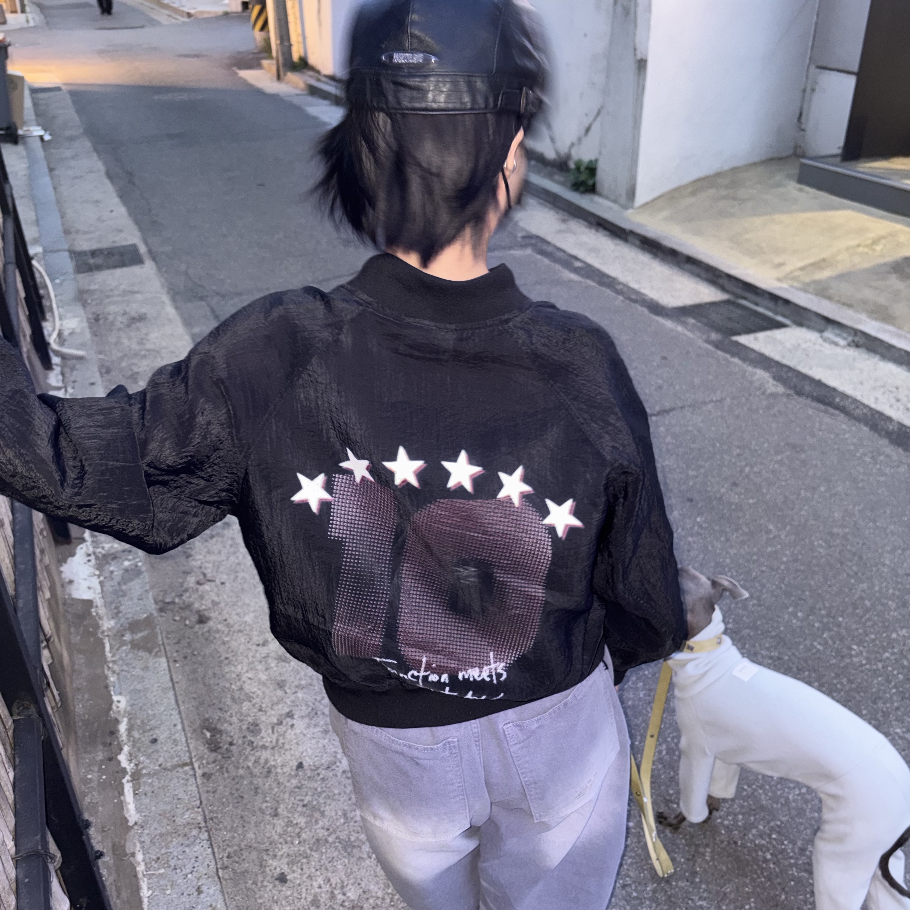 Bsrabbit Sheer Cotton Bomber Jacket Black, Bsrabbit Barrel-Leg Vintage-Washed Denim Pants Ash Purple 착용 스타일 - 2