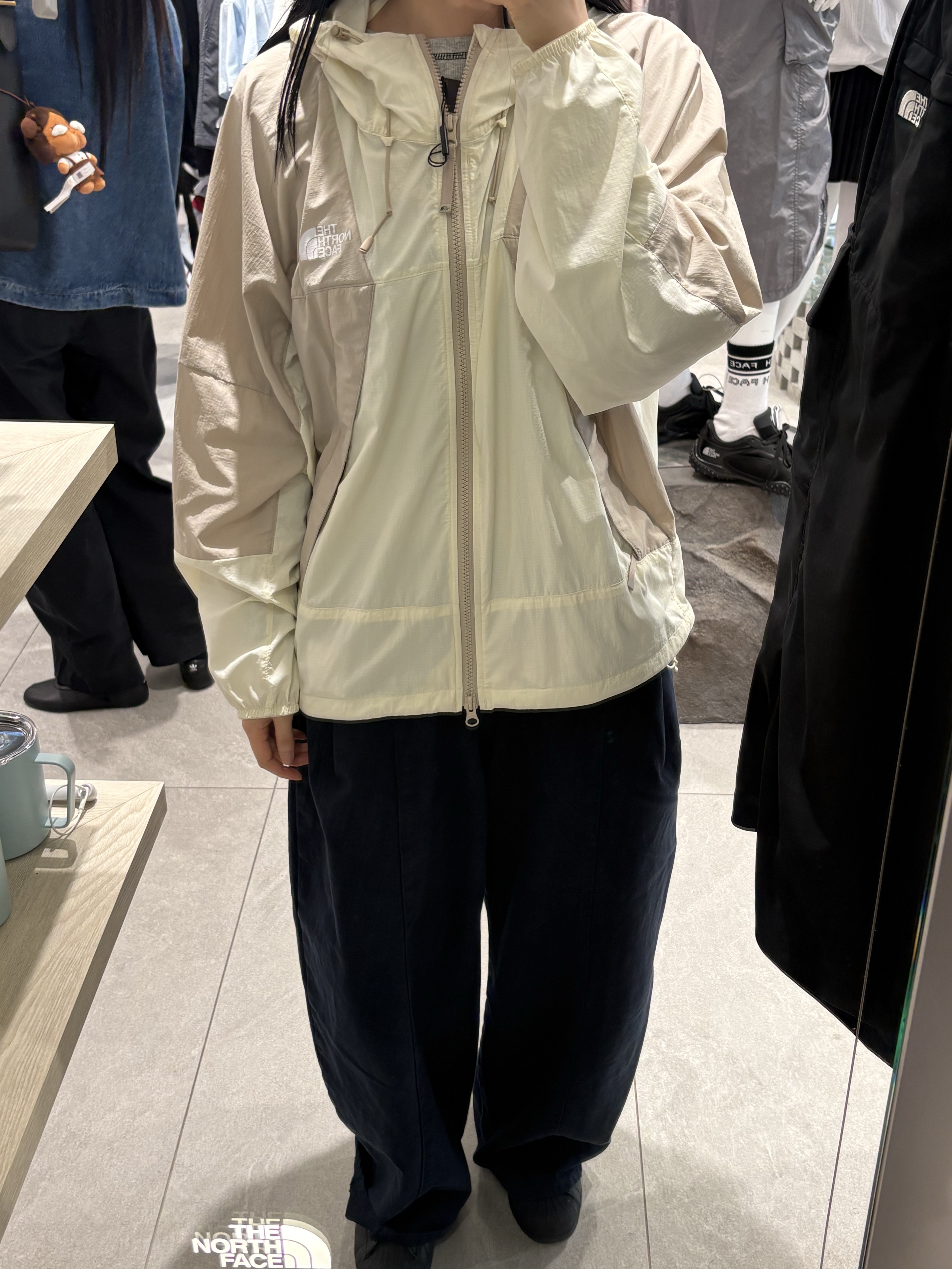 (W) The North Face 1994 Mountain Jacket Cream - 26SS 착용 스타일