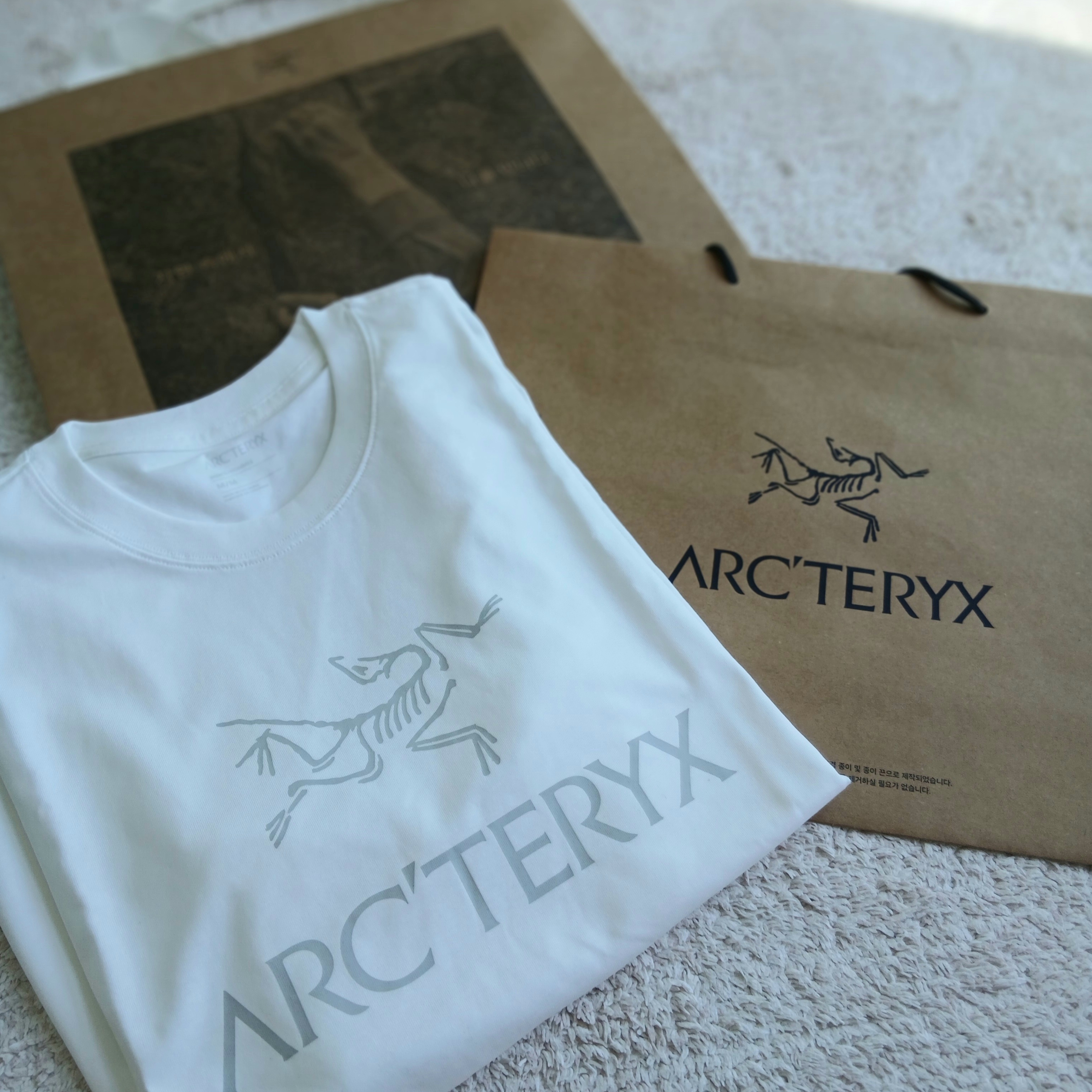 Arc'teryx Arc'word Logo SS T-Shirt White Light Solitude 착용 스타일 - 8