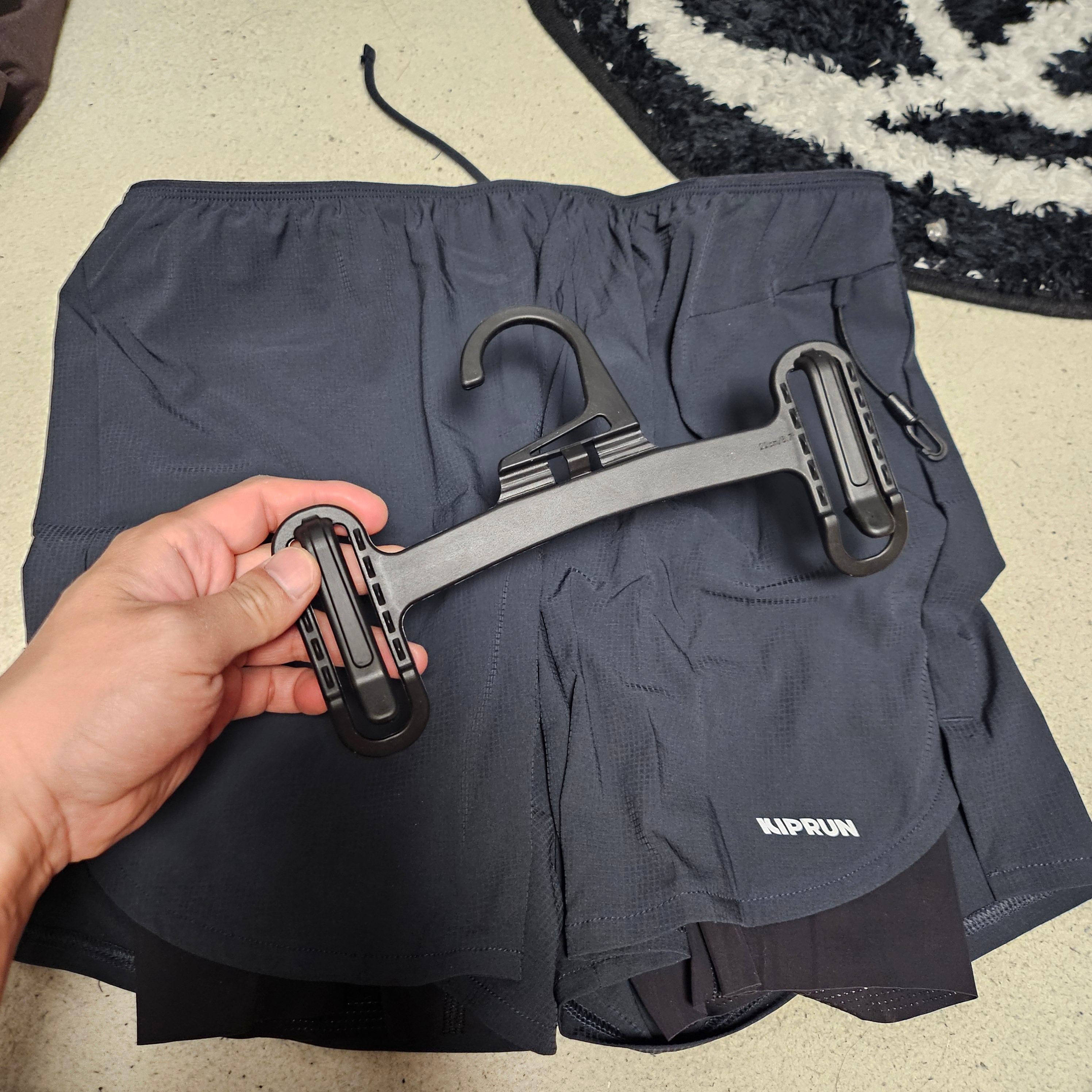 DECATHLON Kiprun Men's Running 2in1 Shorts Run 500 Smoke Black, Adidas Adizero EVO SL Core Black Cloud White 착용 스타일 - 7