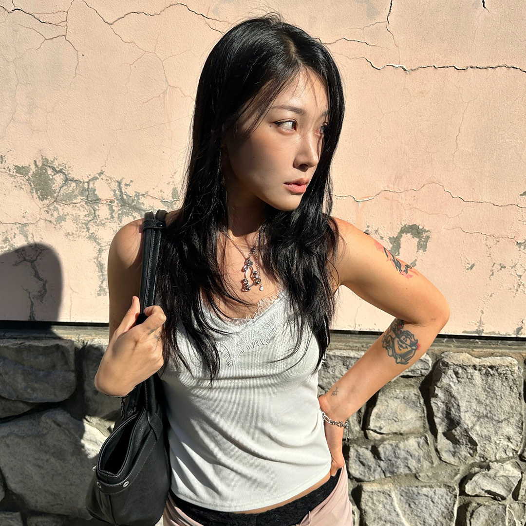 (W) Thevinylhouse No Rush Lace Sleeveless Ivory 착용 스타일
