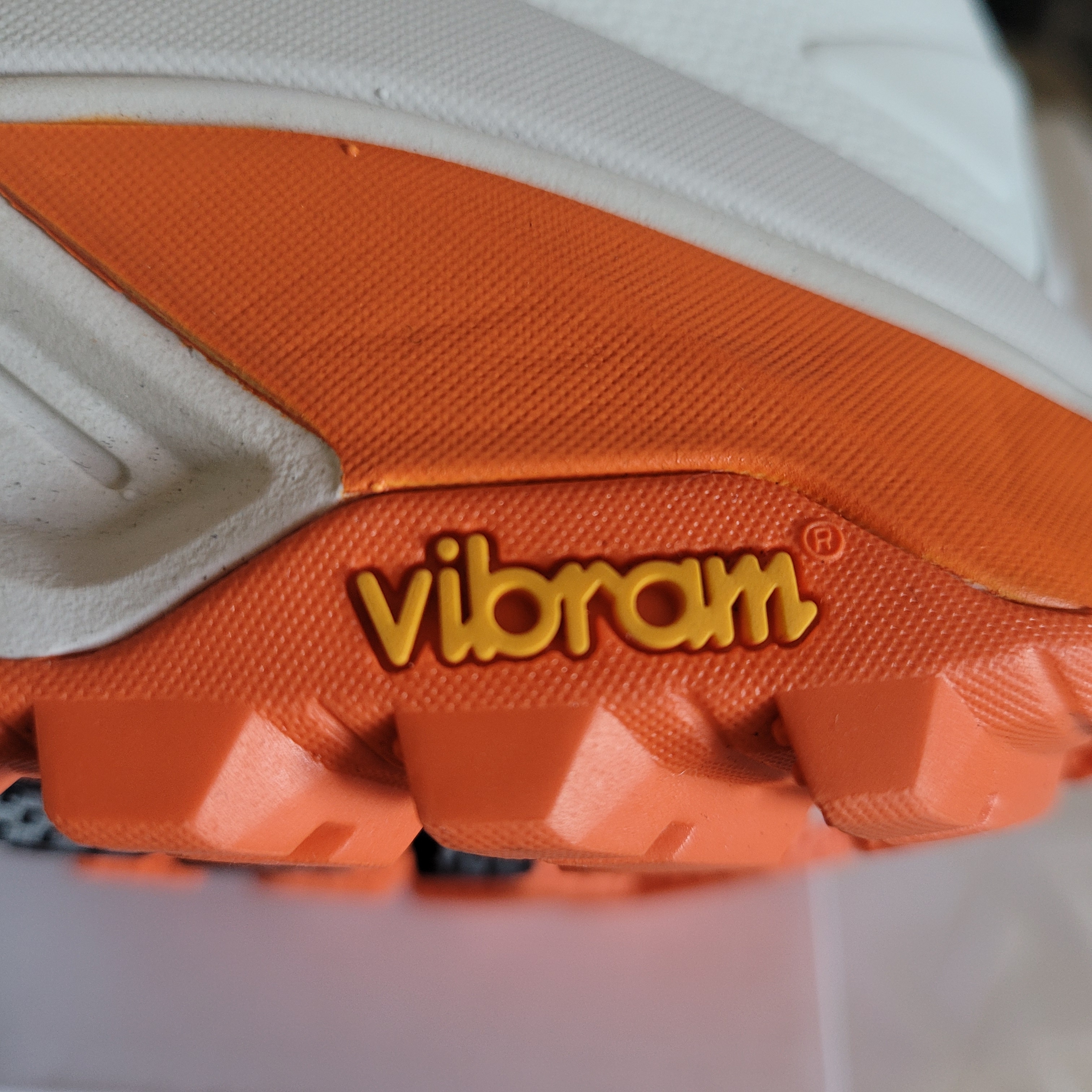 Nike ACG Zegama Summit White Phantom 착용 스타일 - 7