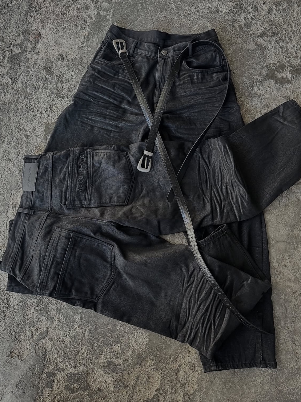 AX CONNECTION Waxed Curved Wide Baggy Denim Pants, AX CONNECTION Summer Oil Washed Flare Denim Pants 착용 스타일 - 1